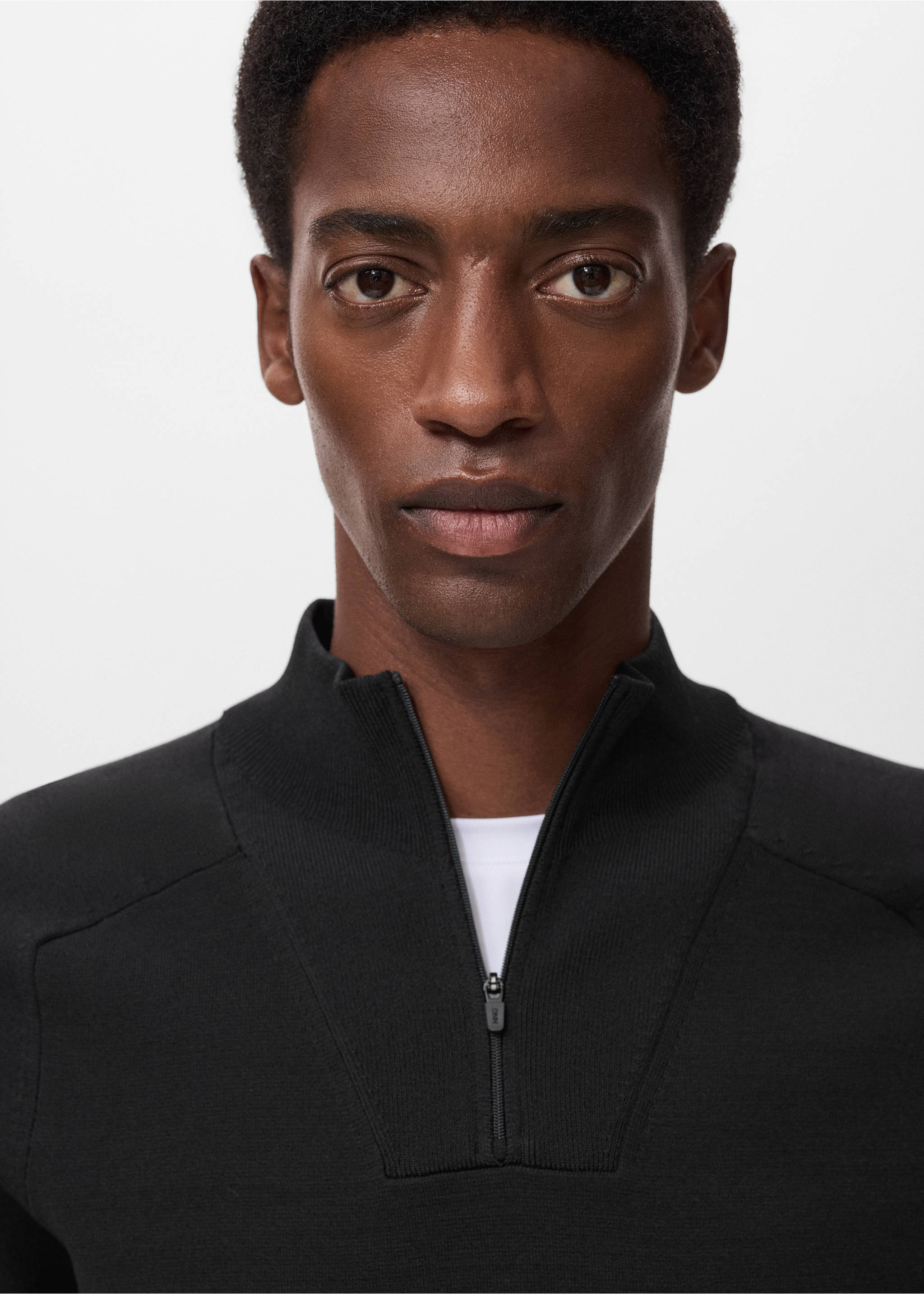 Breathable zip-neck sweater - Details of the article 1, Black. Ref: 17005979-00.