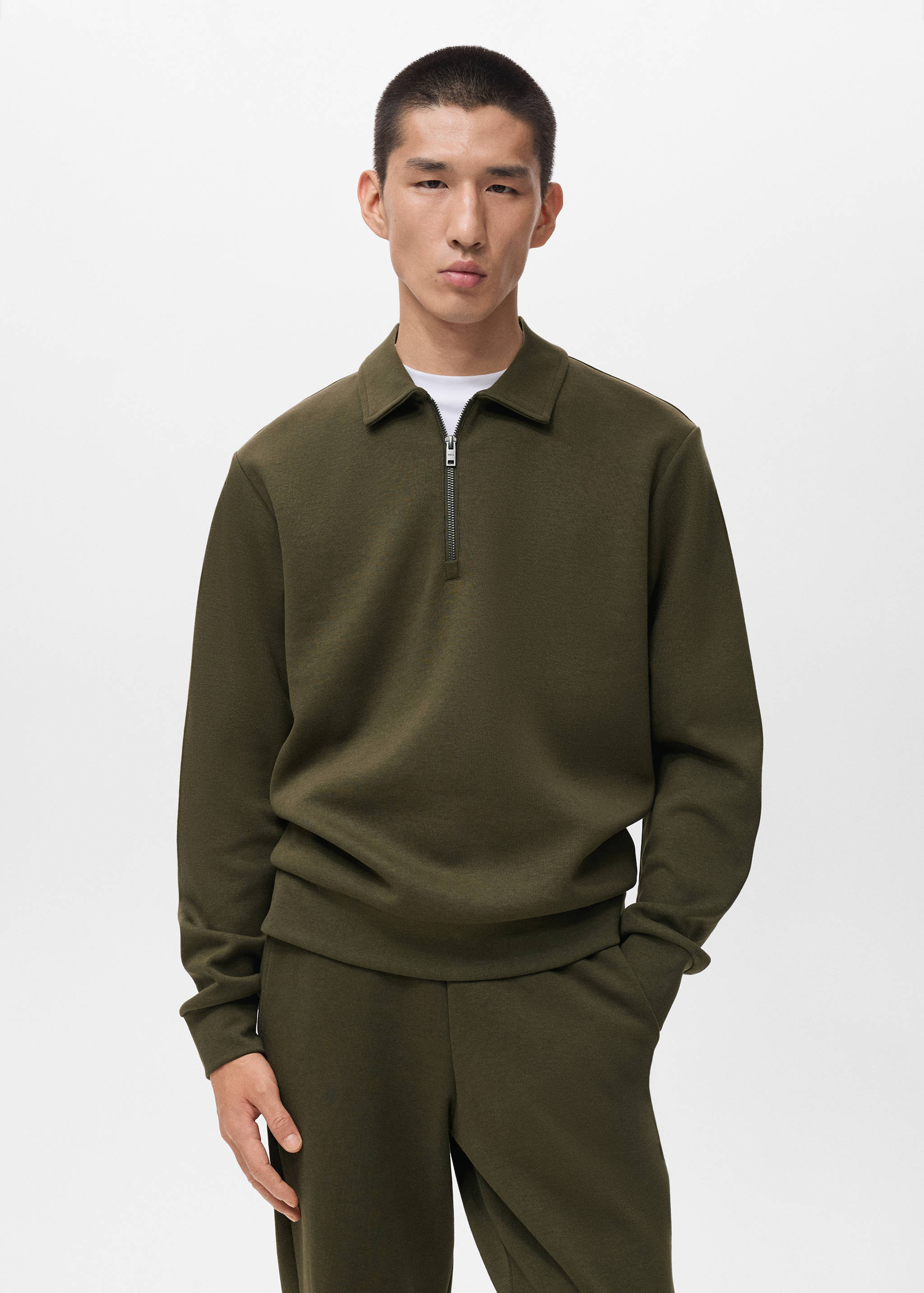 Sudadera regular fit cuello cremallera - Plano medio