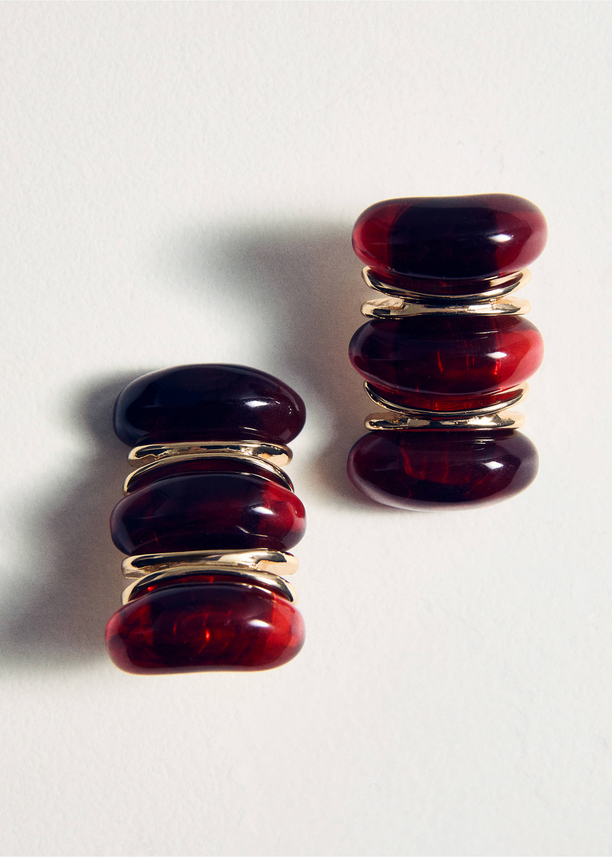 Embossed spiral earrings - Details of the article 5, Maroon. Ref: 17006009-00.