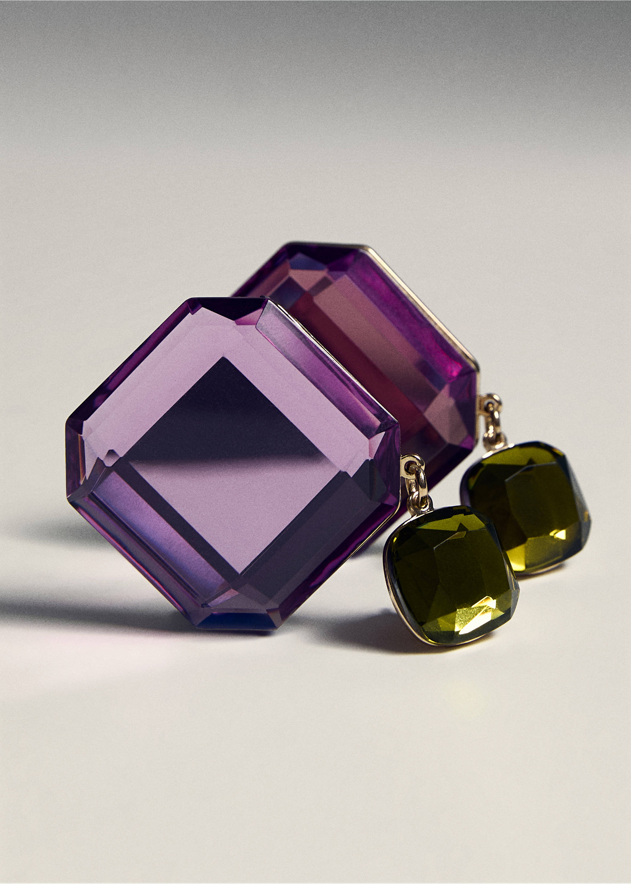 Bicolour pendant earrings - Details of the article 5, Purple. Ref: 17006011-00.