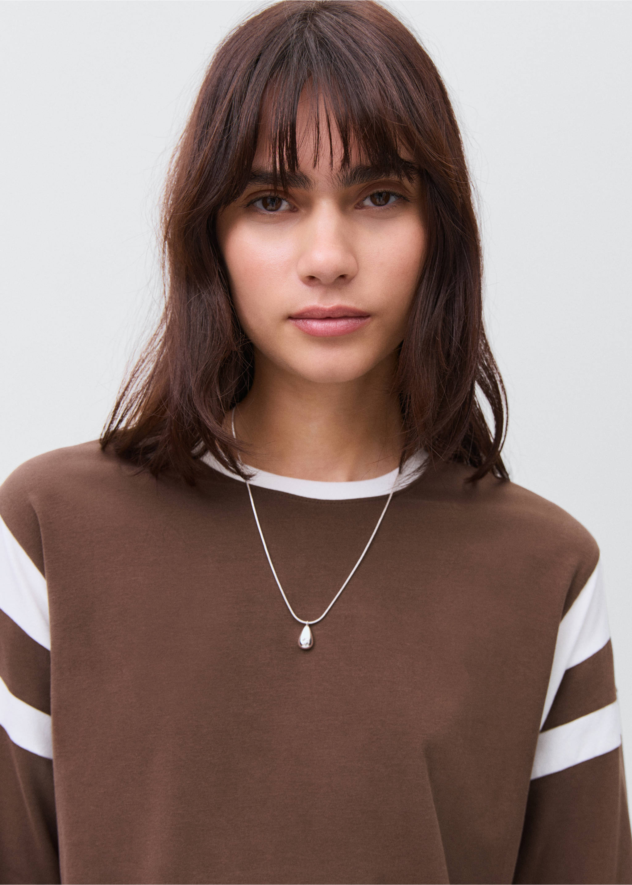 Contrasting collar cotton t-shirt - Details of the article 1, Brown. Ref: 17006357-00.