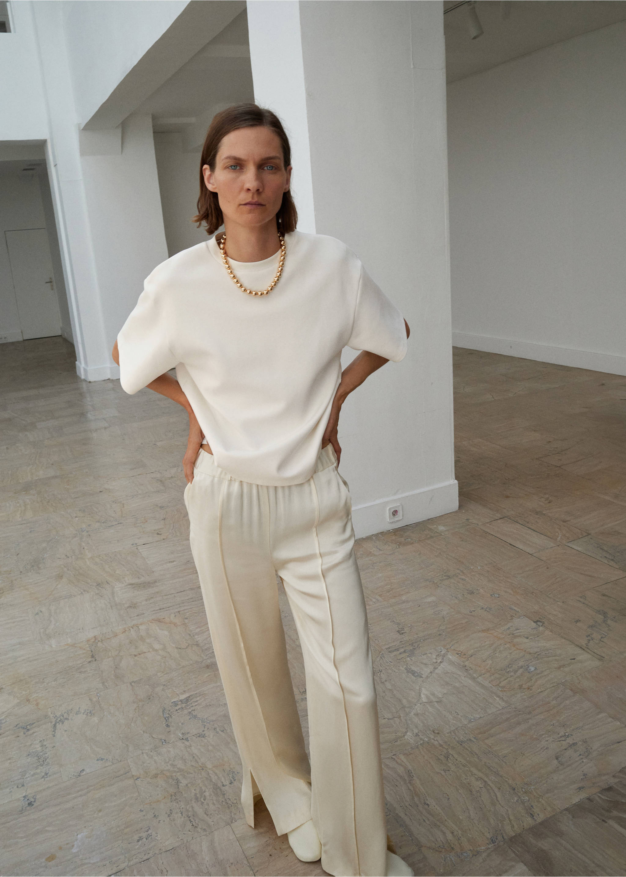 Satin trousers with side openings - Medium plane, Vanilla. Ref: 17006364-00.