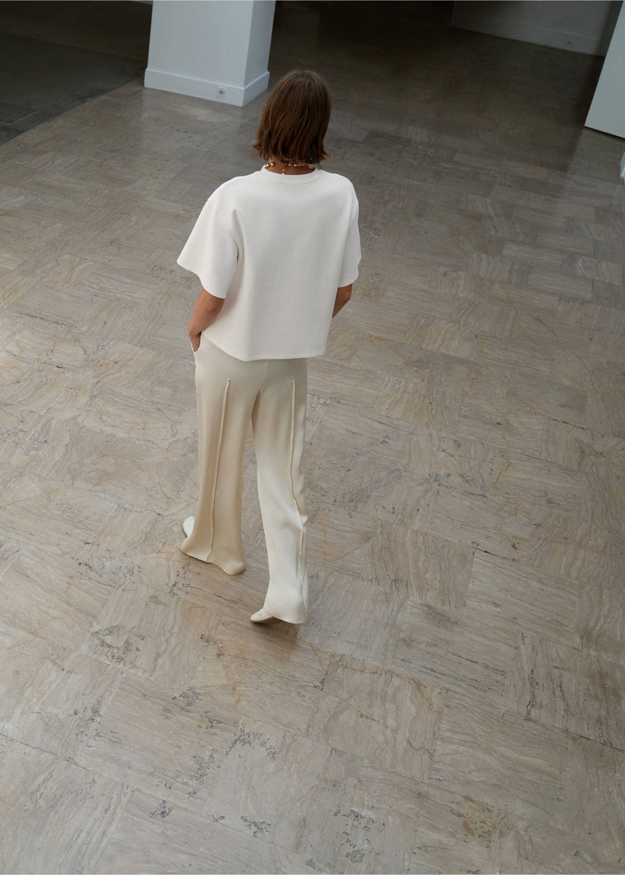 Satin trousers with side openings - Reverse of the article, Vanilla. Ref: 17006364-00.