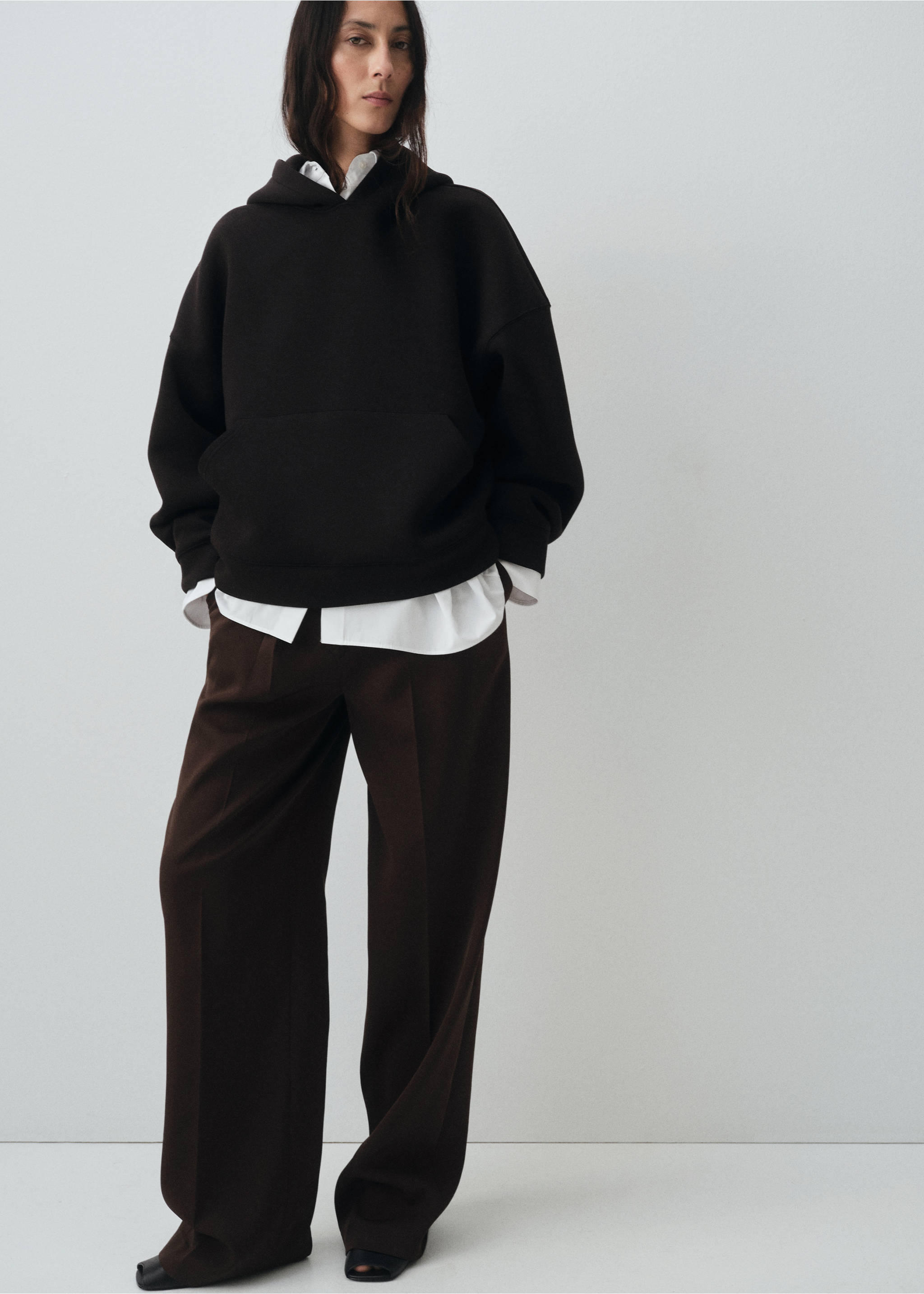 Pleated straight-leg suit trousers - Details of the article 2, Chocolate. Ref: 17006367-00.