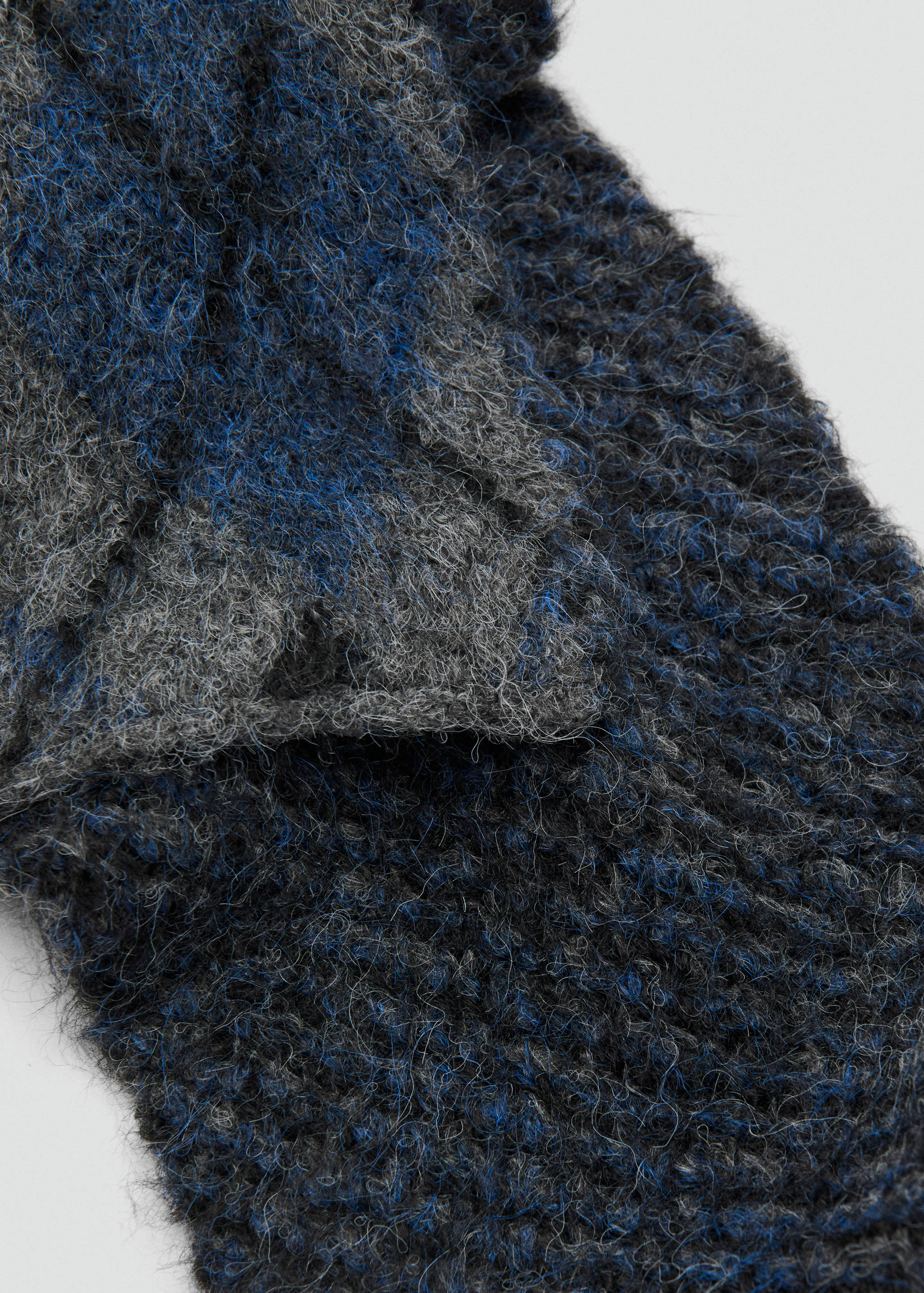 Argyle-patterned knit scarf - Details of the article 1