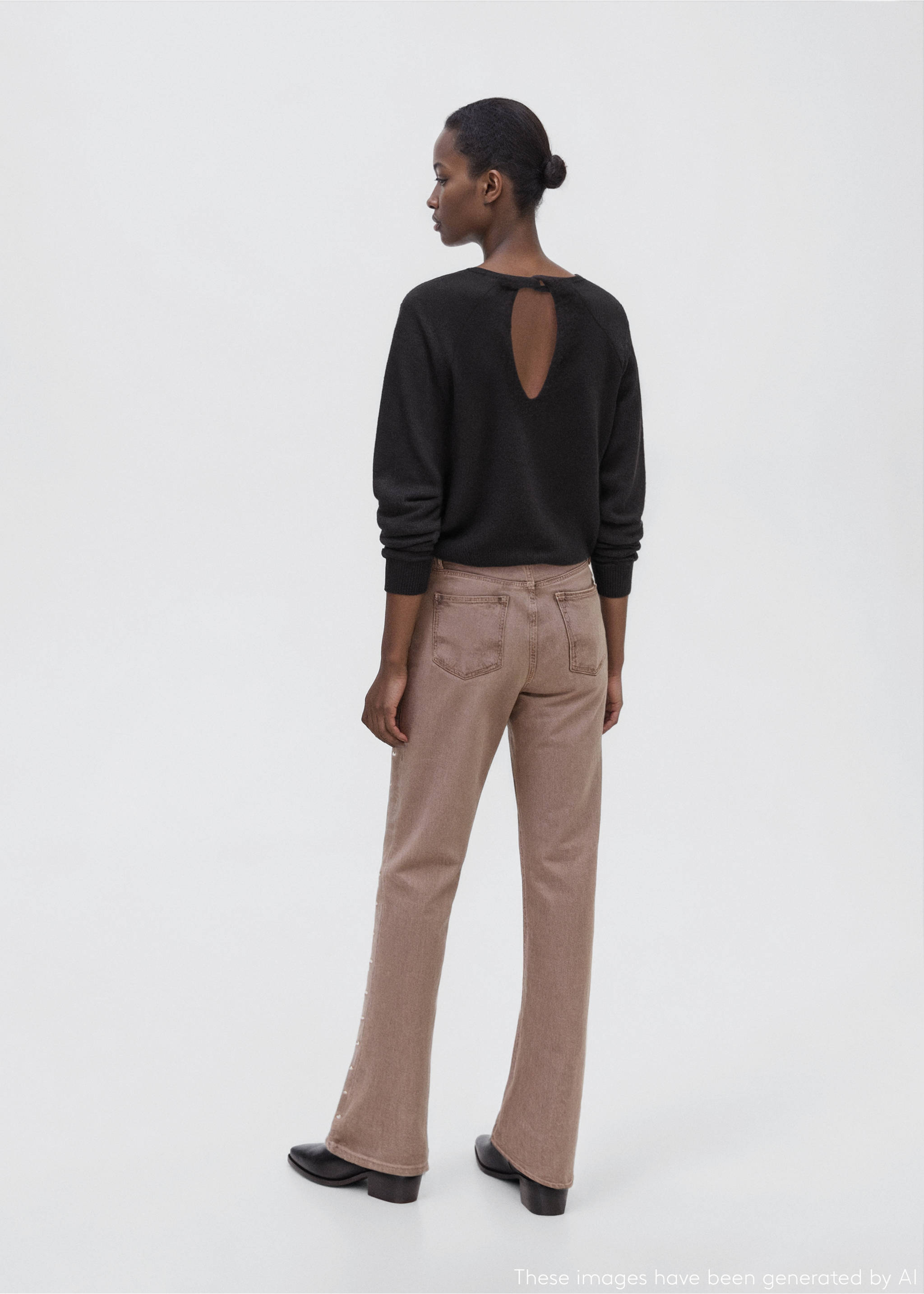 Sweater with open back - Reverse of the article, Black. Ref: 17007136-00.
