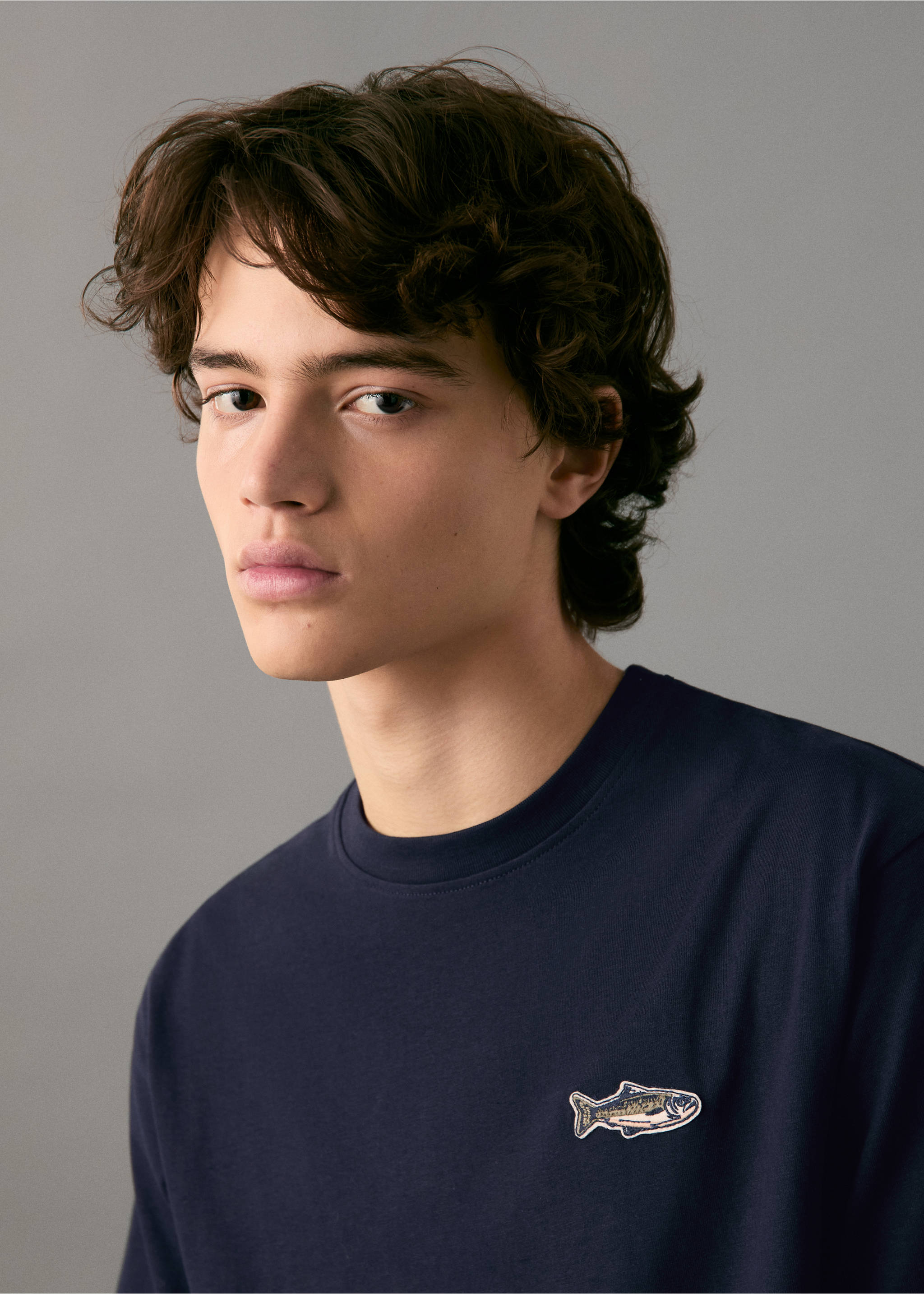 T-shirt de algodão com bordado de peixe - Pormenor do artigo 1, Azul-marinho. Ref: 17007778-00.