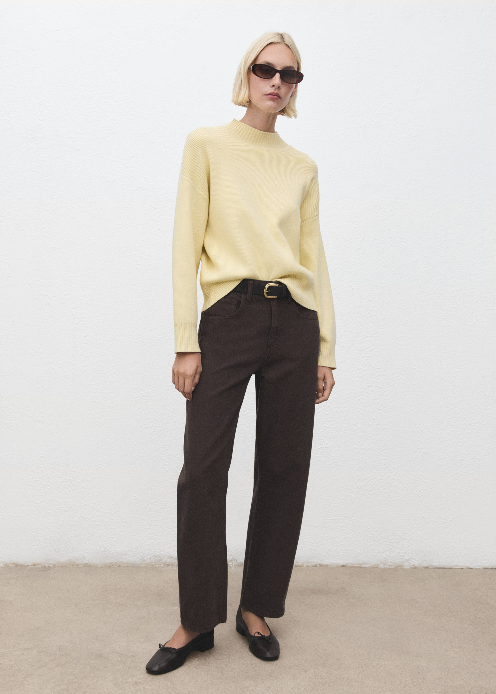 High collar sweater - General plane