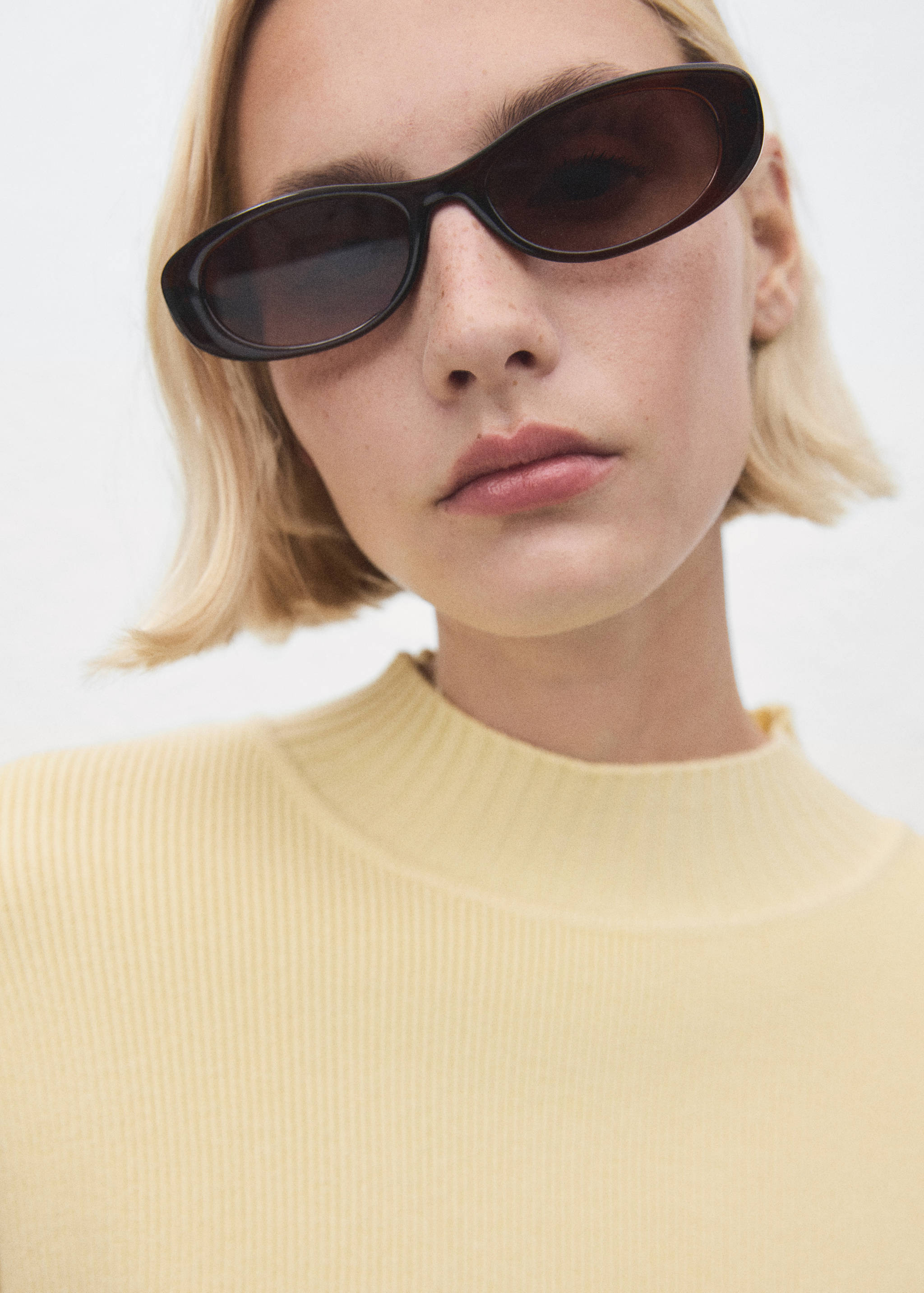 High collar sweater - Details of the article 1