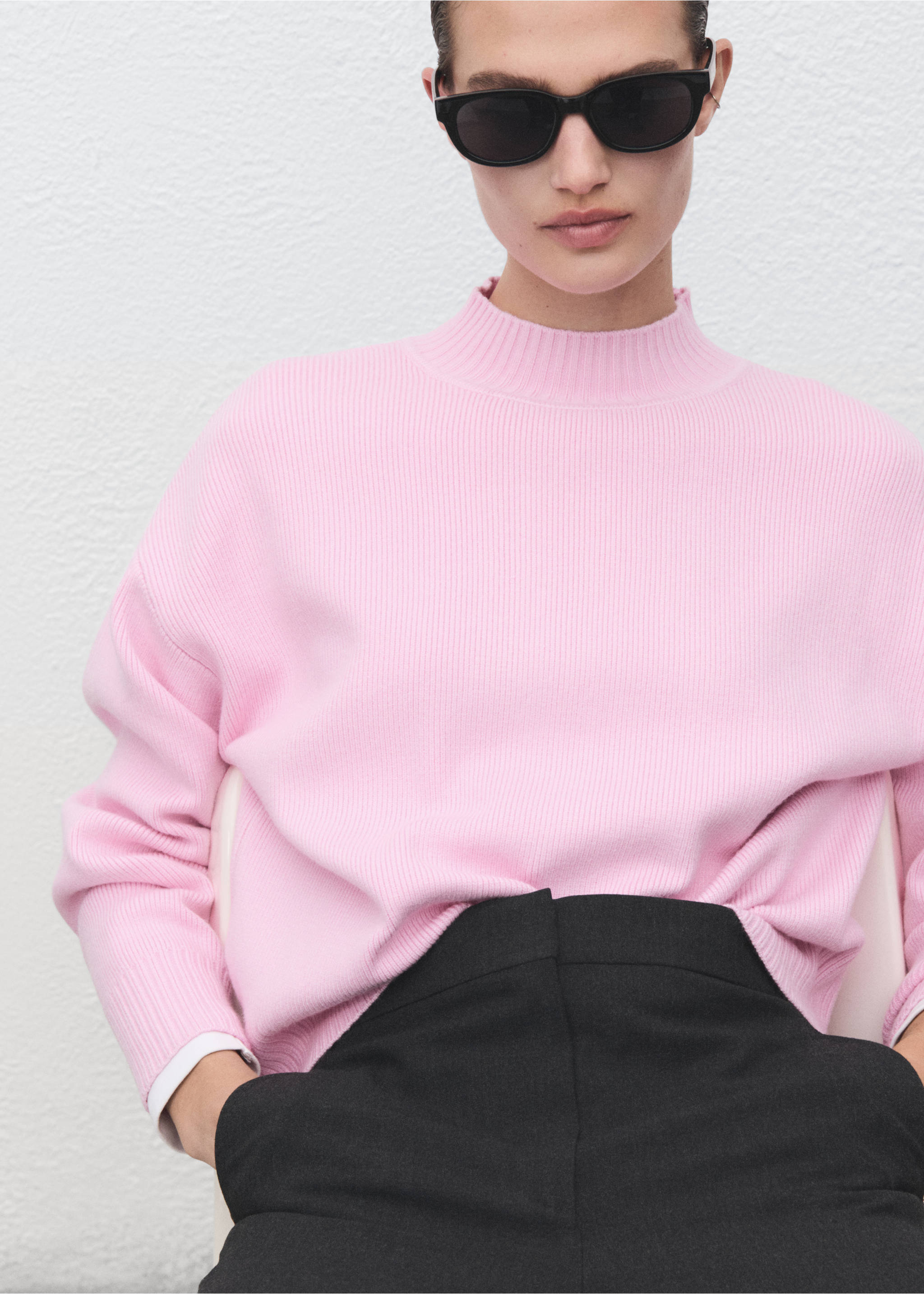High collar sweater - Details of the article 2, Pink. Ref: 17007788-00.