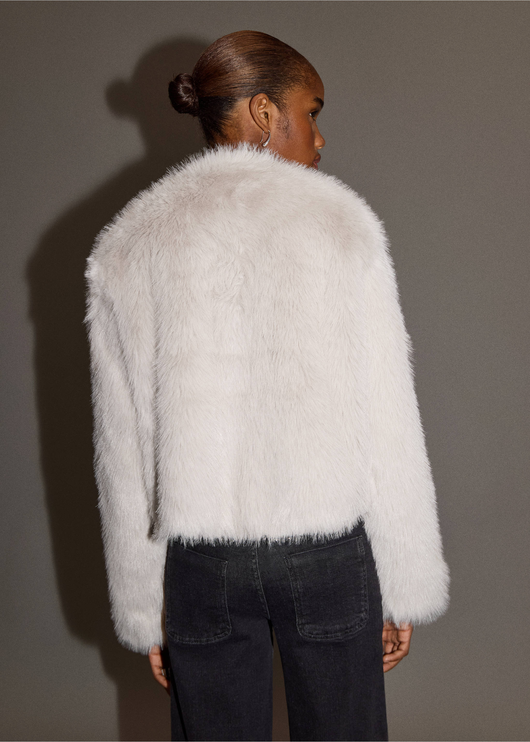 Fur-effect coat - Reverse of the article, Ecru. Ref: 17007886-00.
