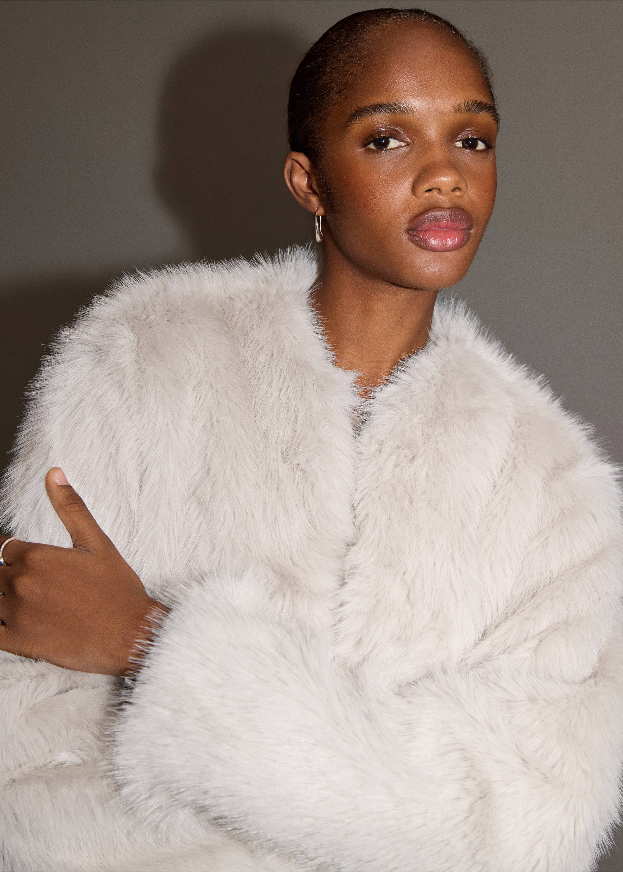 Fur-effect coat - Details of the article 1, Ecru. Ref: 17007886-00.