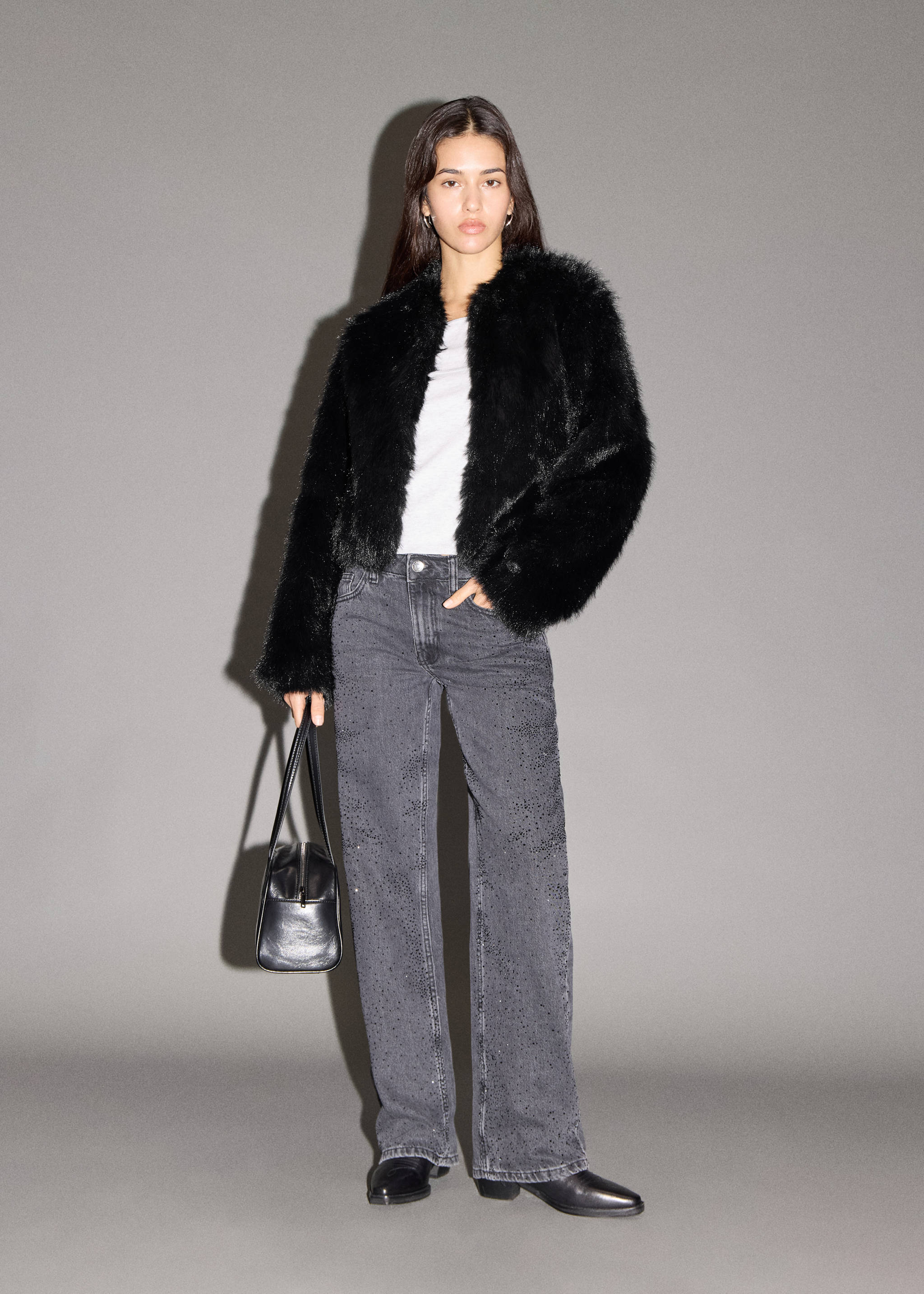 Short faux-fur coat - General plane