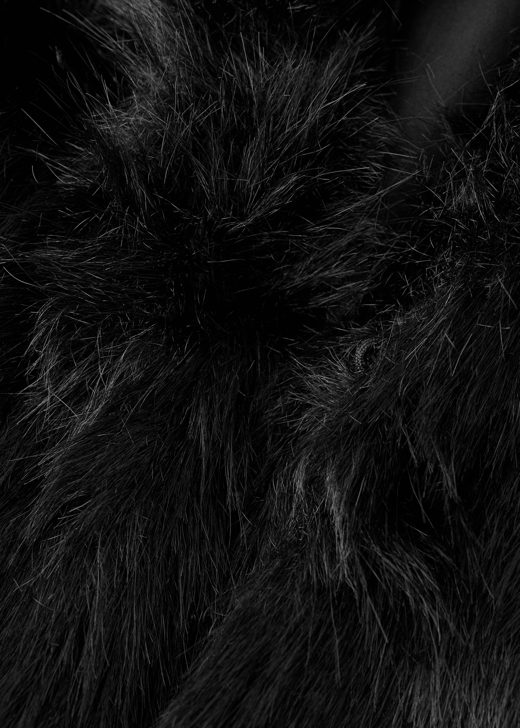 Short faux-fur coat - Details of the article 0