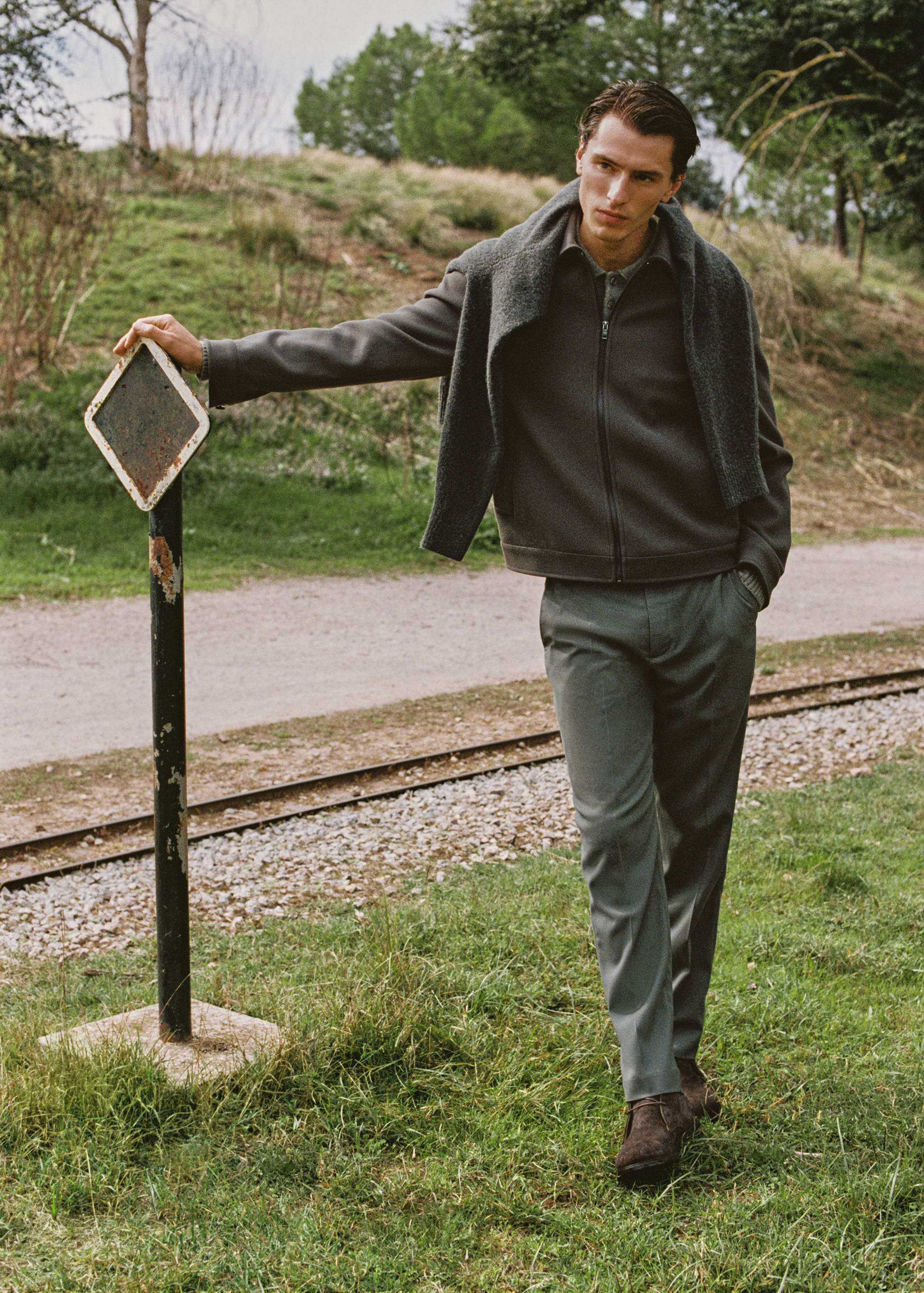 Fluid regular-fit trousers - Details of the article 5