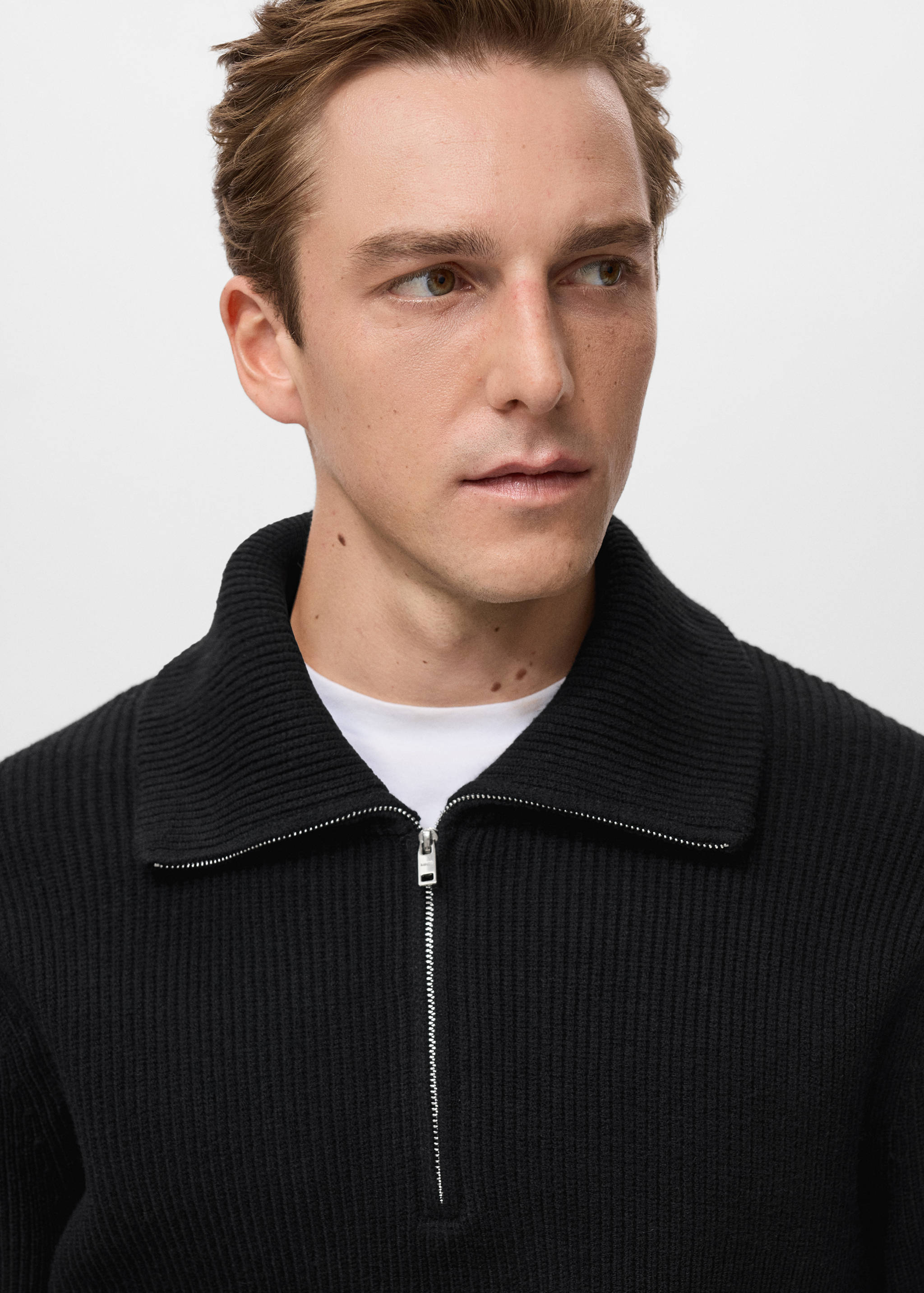 Knitted sweater with zip collar - Details of the article 1