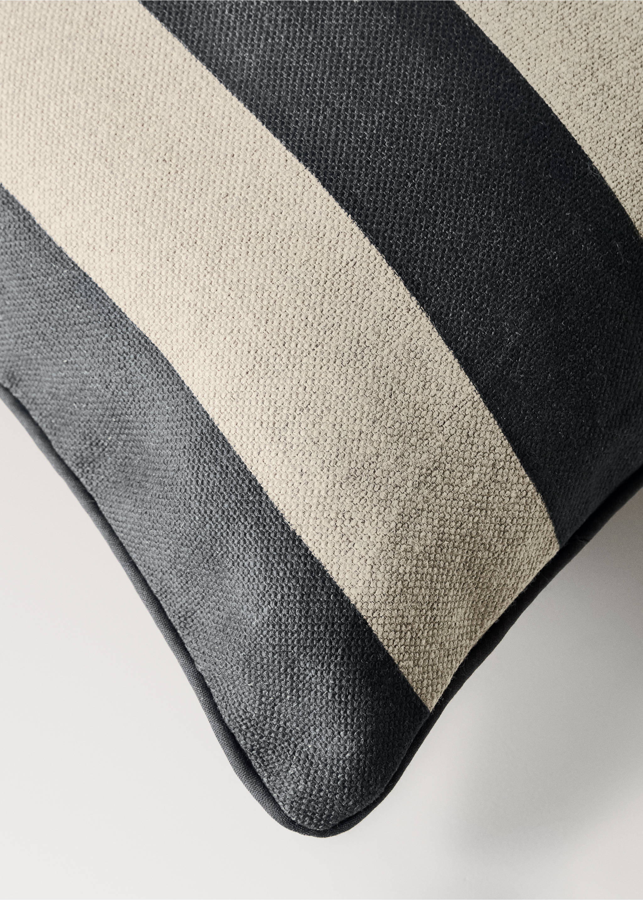 Housse coussin lin à rayures avec liseré 40x60 cm - Détail de l'article 2, Gris. Ref: 17007909-00.