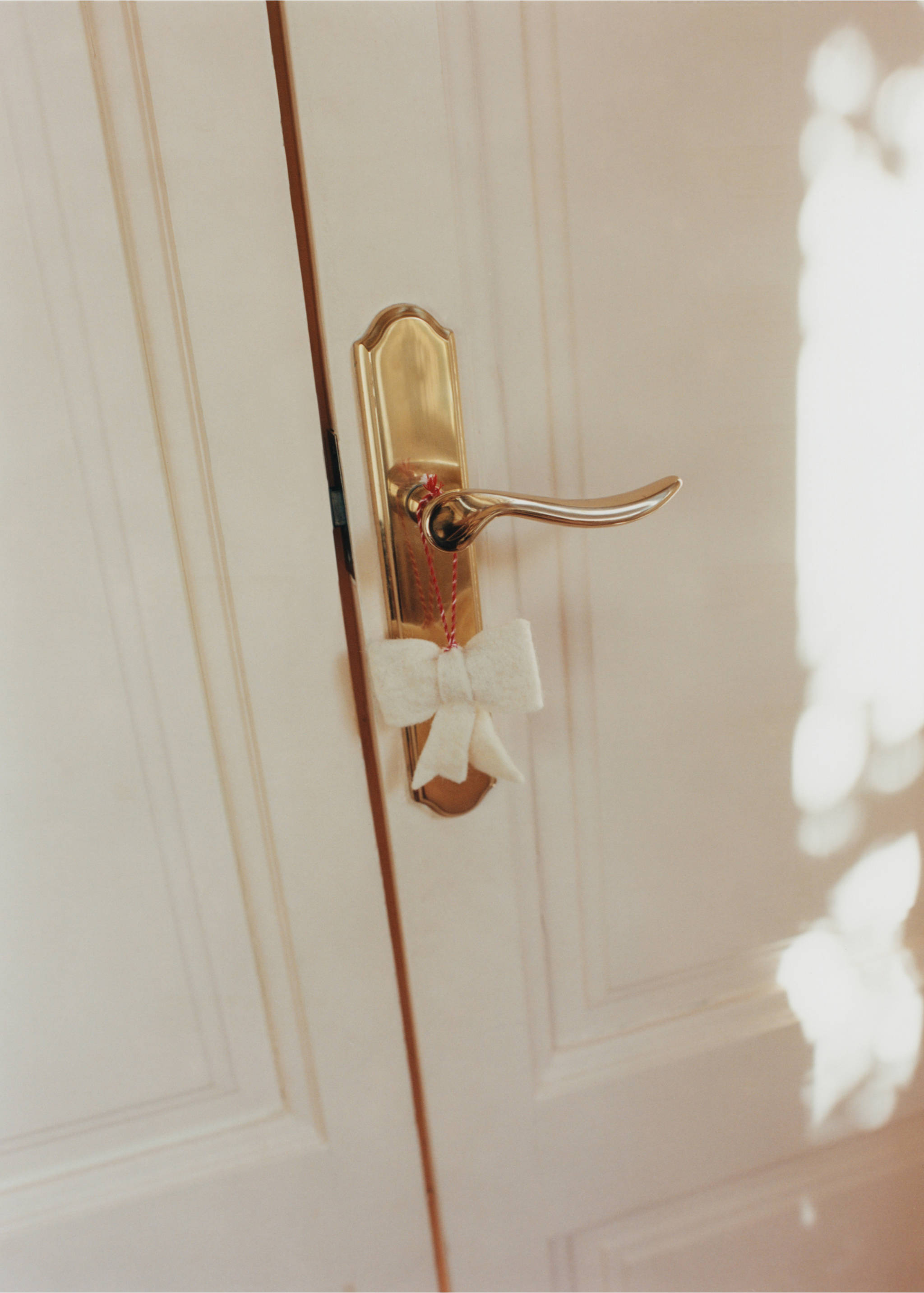 Felt bow decorations - Details of the article 6, White. Ref: 17008296-00.