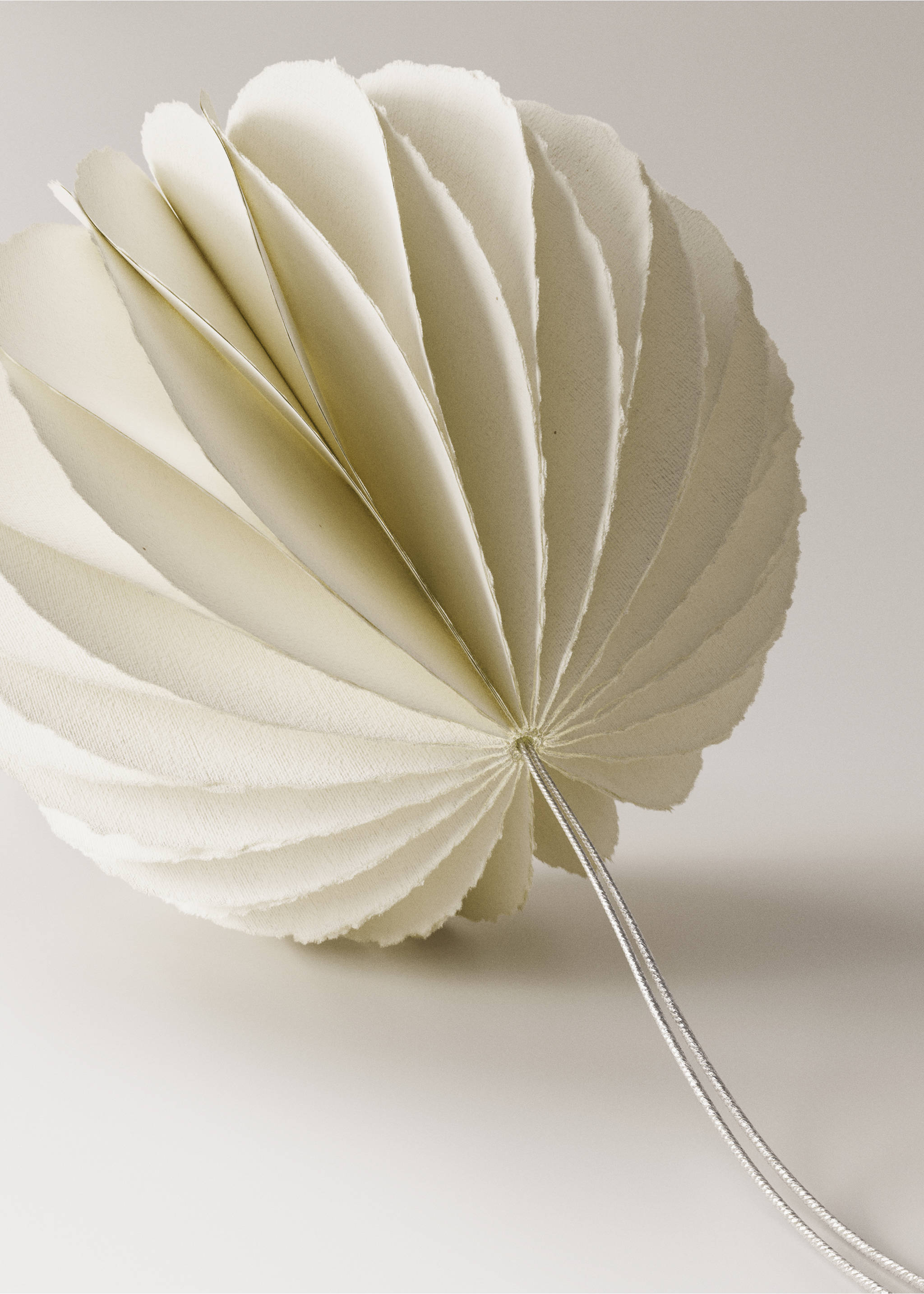 Spherical paper tree decoration - Details of the article 1, White. Ref: 17008297-00.