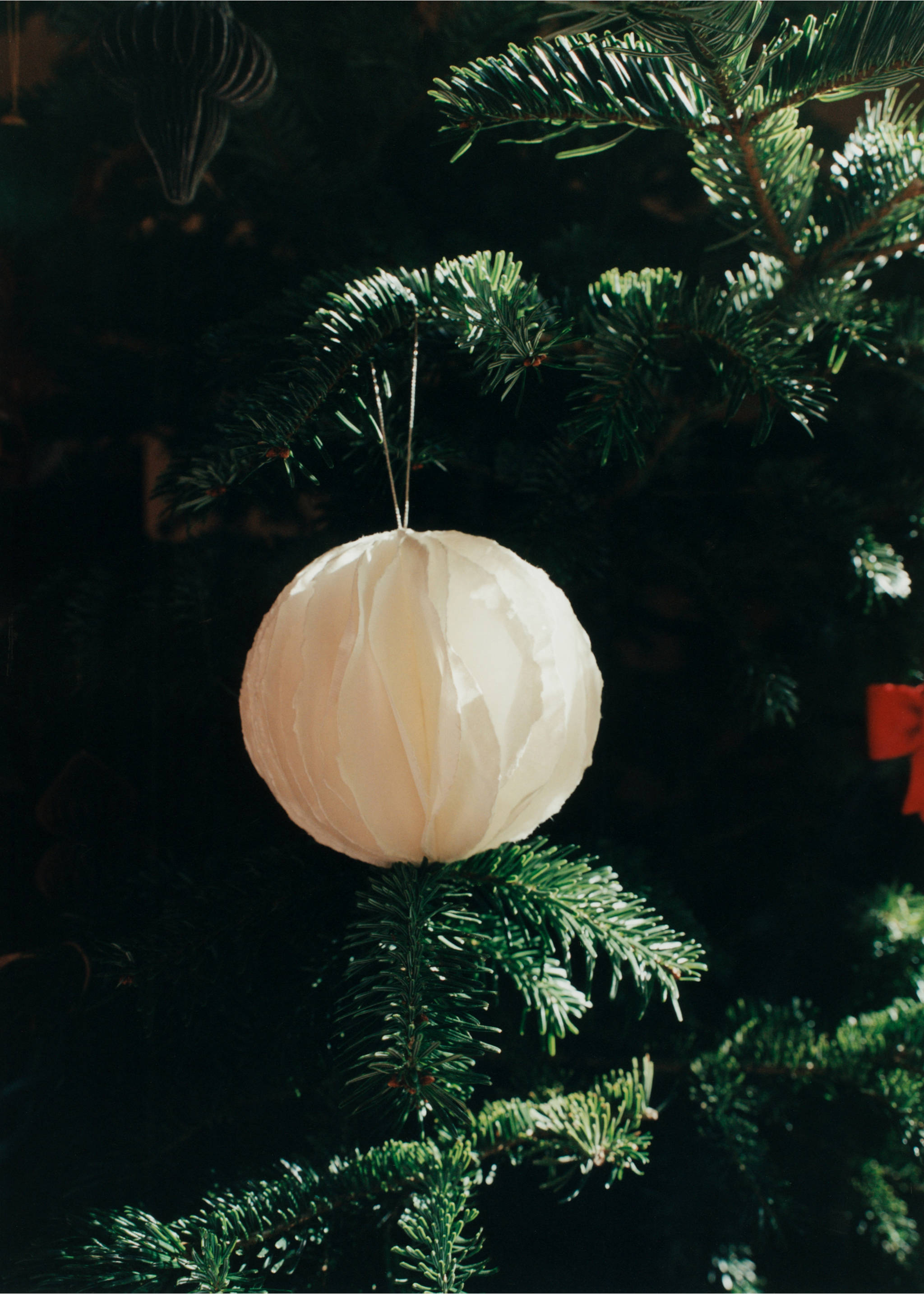 Spherical paper tree decoration - Details of the article 6, White. Ref: 17008297-00.