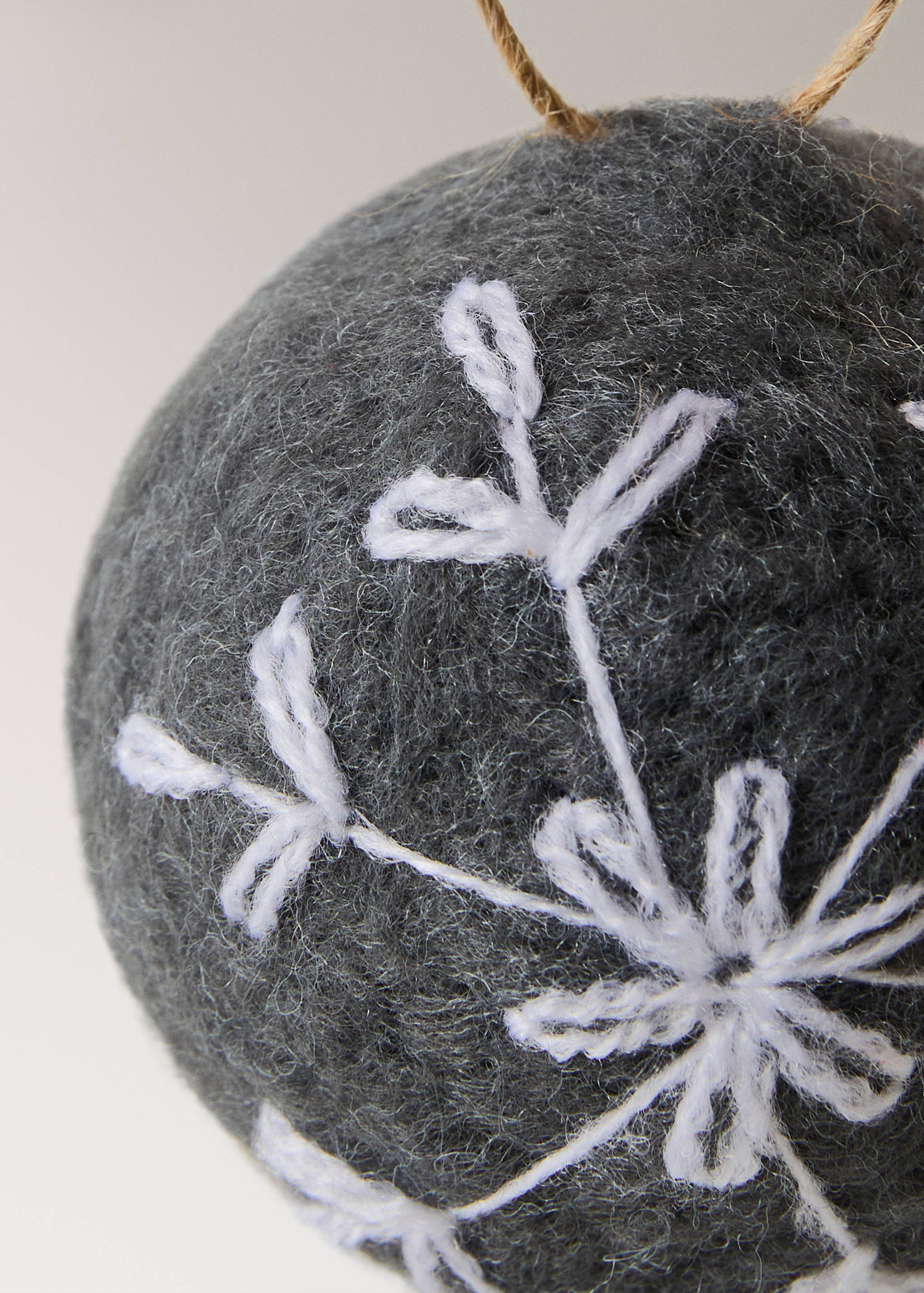Felt tree ornaments - Details of the article 2