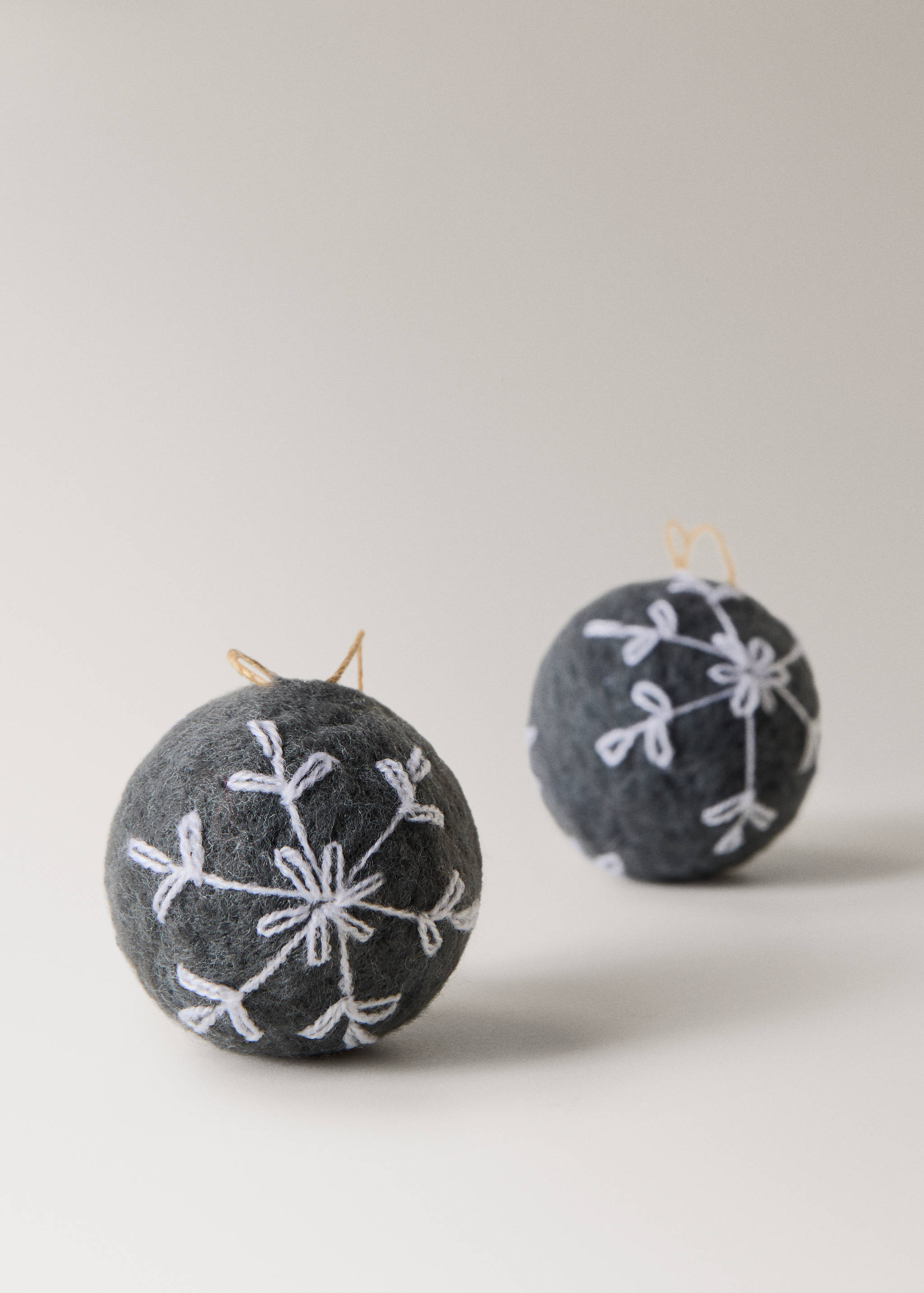 Felt tree ornaments - Details of the article 3