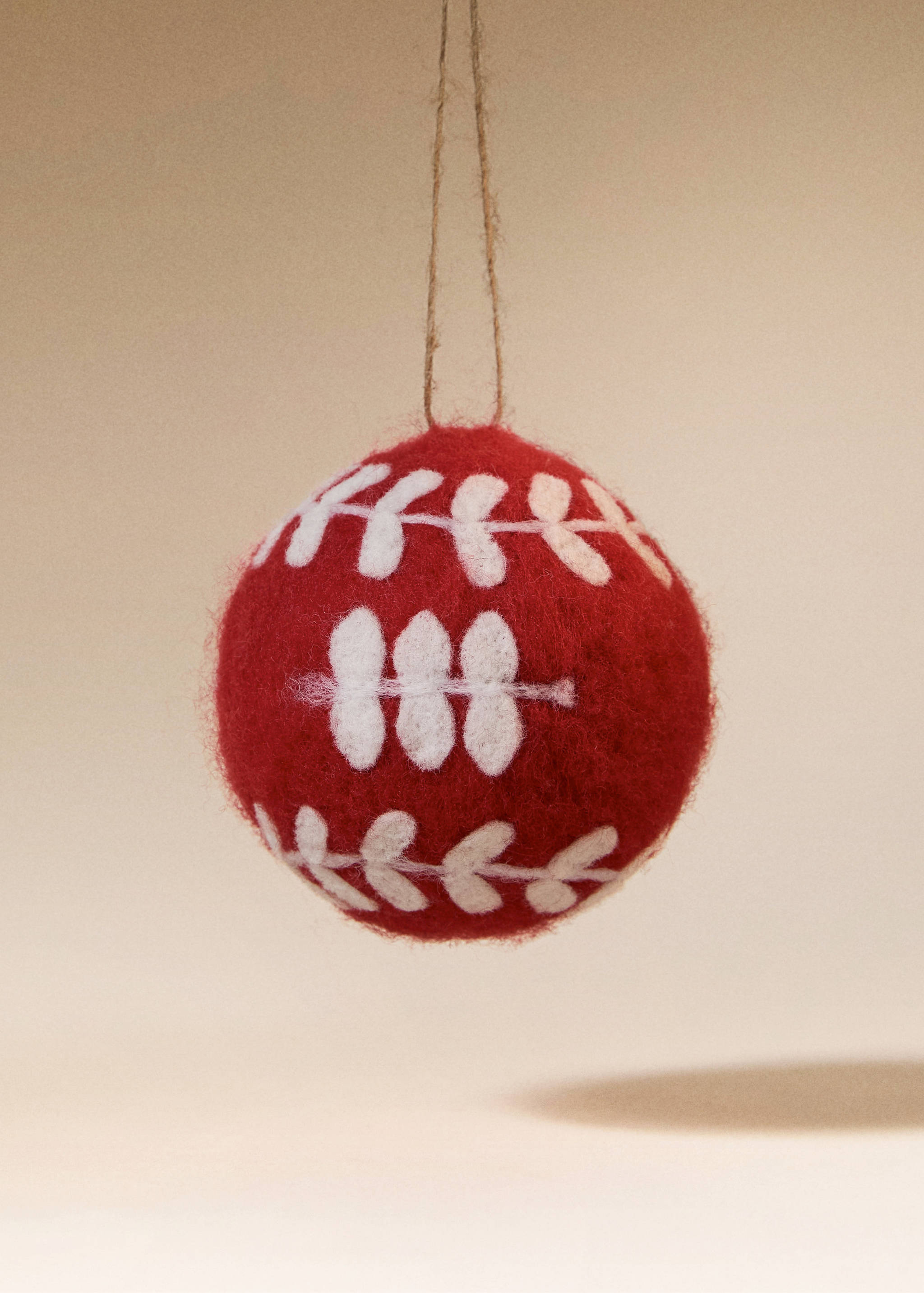 Felt tree ornaments - General plane