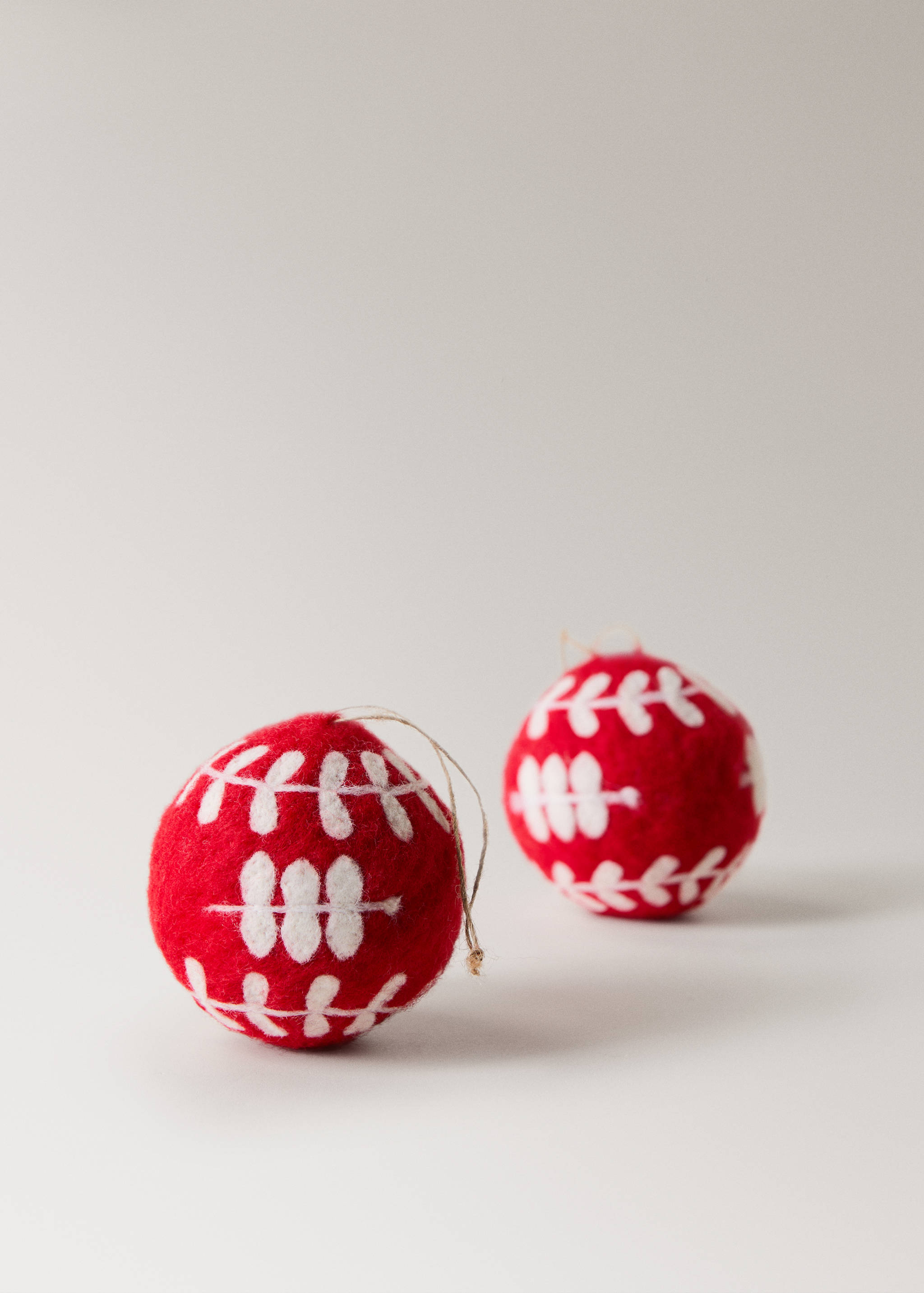 Felt tree ornaments - Details of the article 3