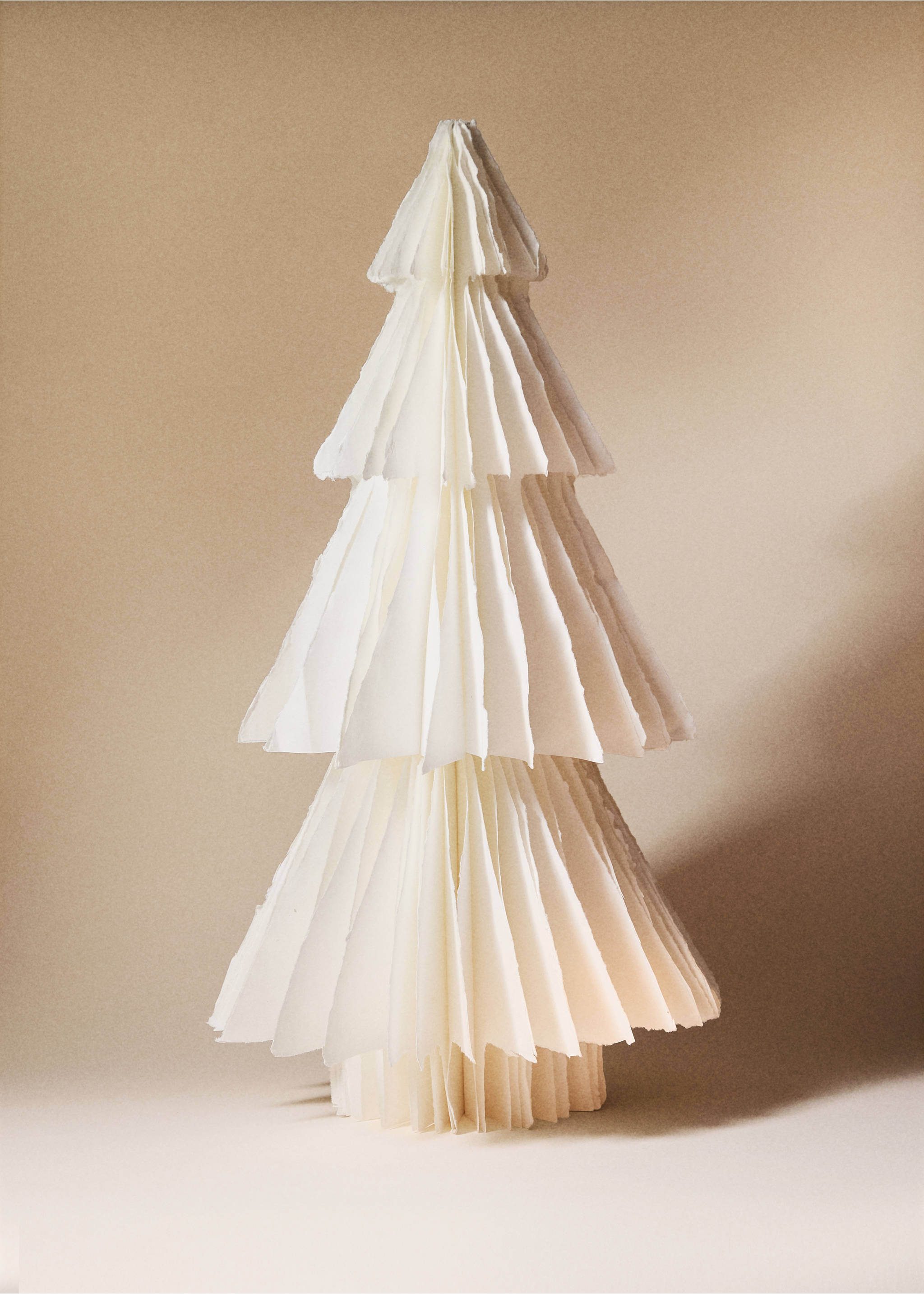 Arbre de Nadal de paper gran 80 cm - Pla general, Cru. Ref: 17008340-00.