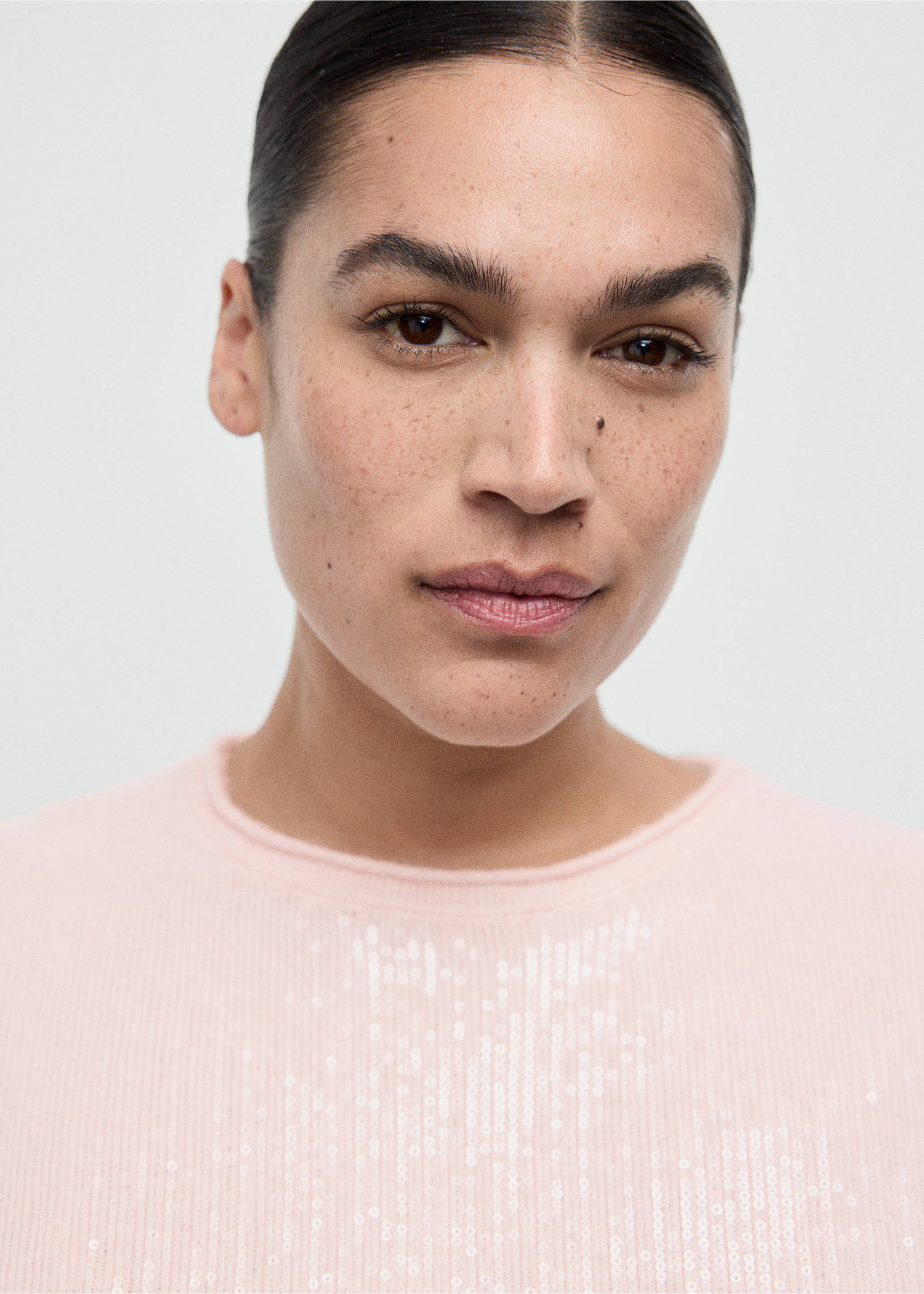 Short-sleeved sequin sweater - Details of the article 4, Pastel Pink. Ref: 17009127-00.