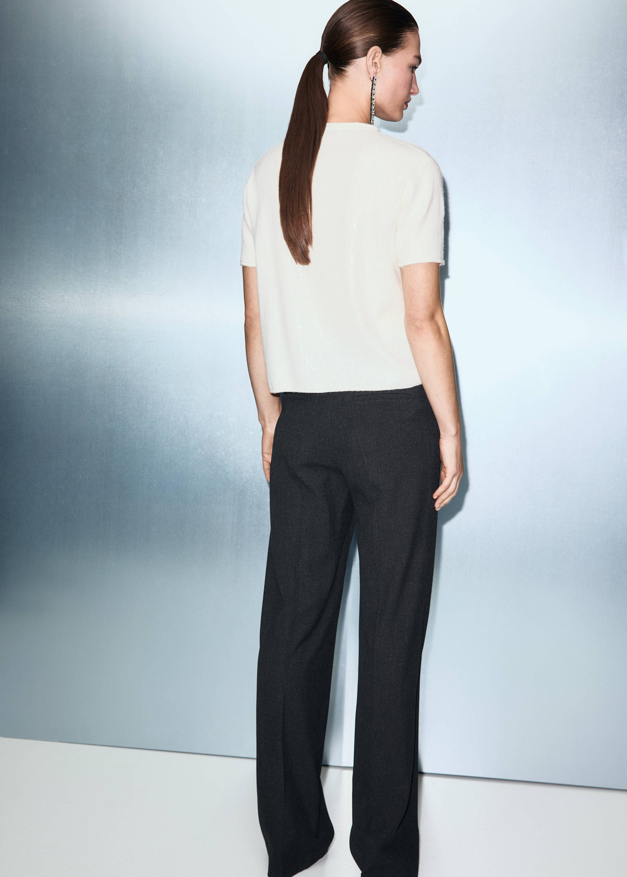 Short-sleeved sequin sweater - Reverse of the article