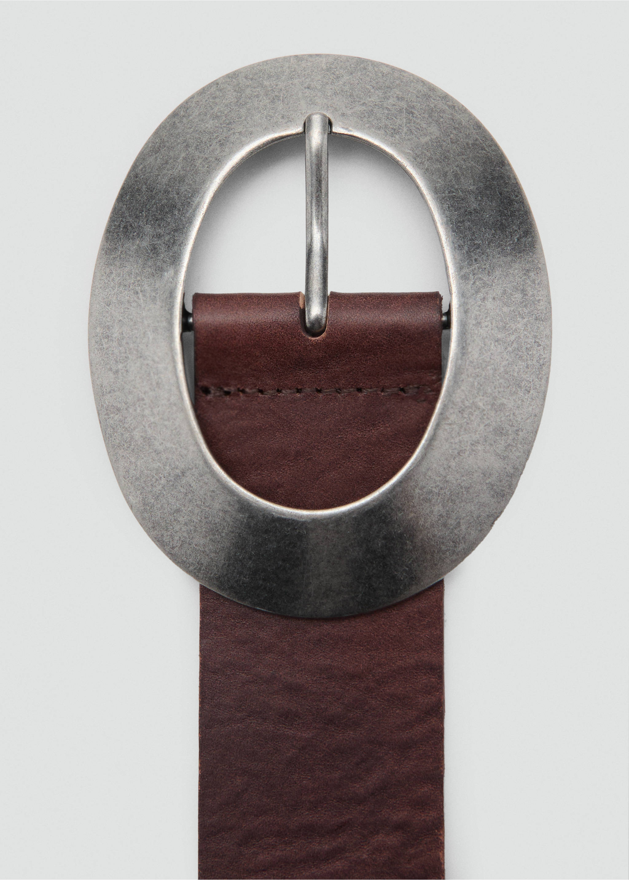 Rounded buckle leather belt - Details of the article 1, Chocolate. Ref: 17011138-00.