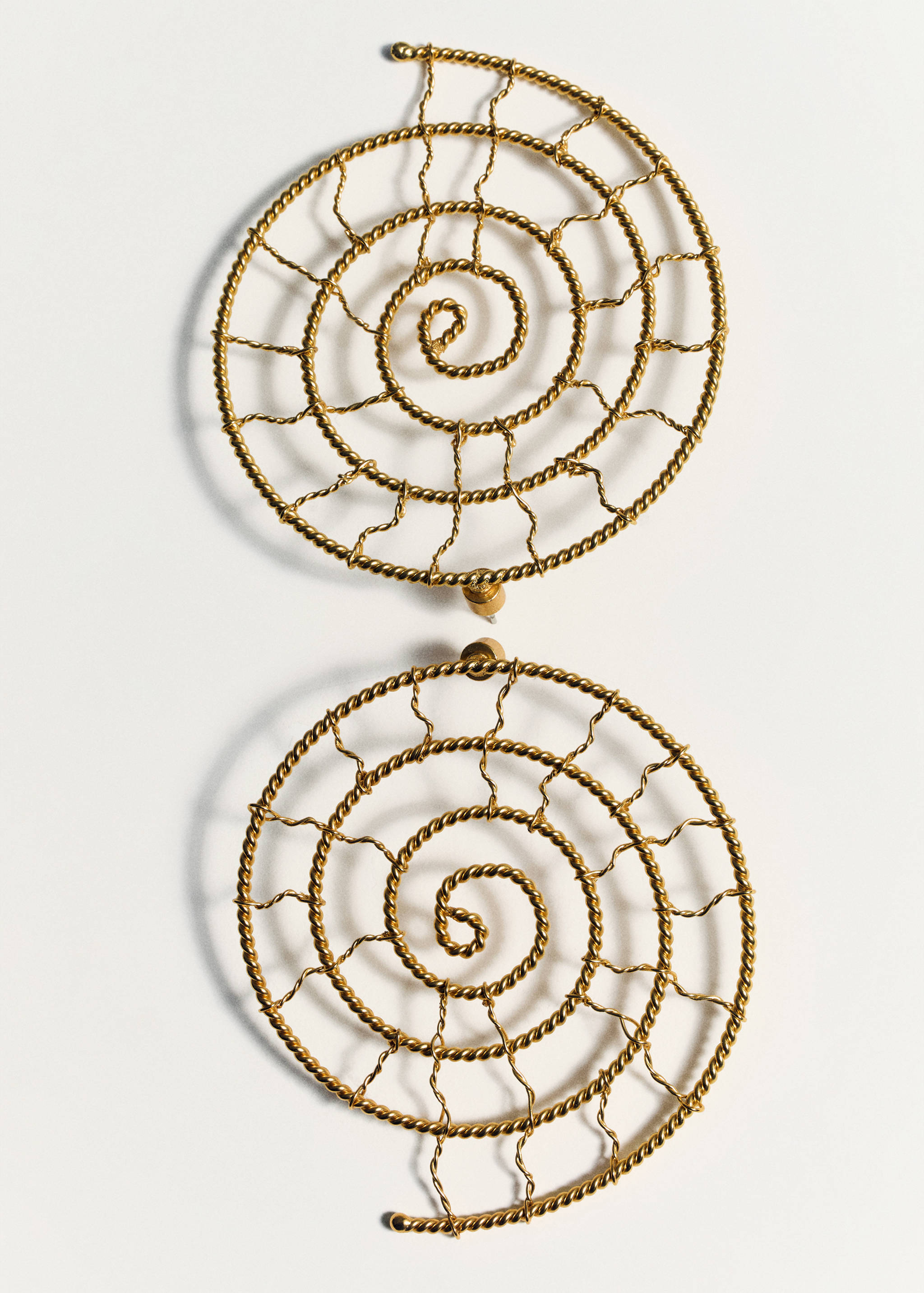 Shell design earrings - Details of the article 5