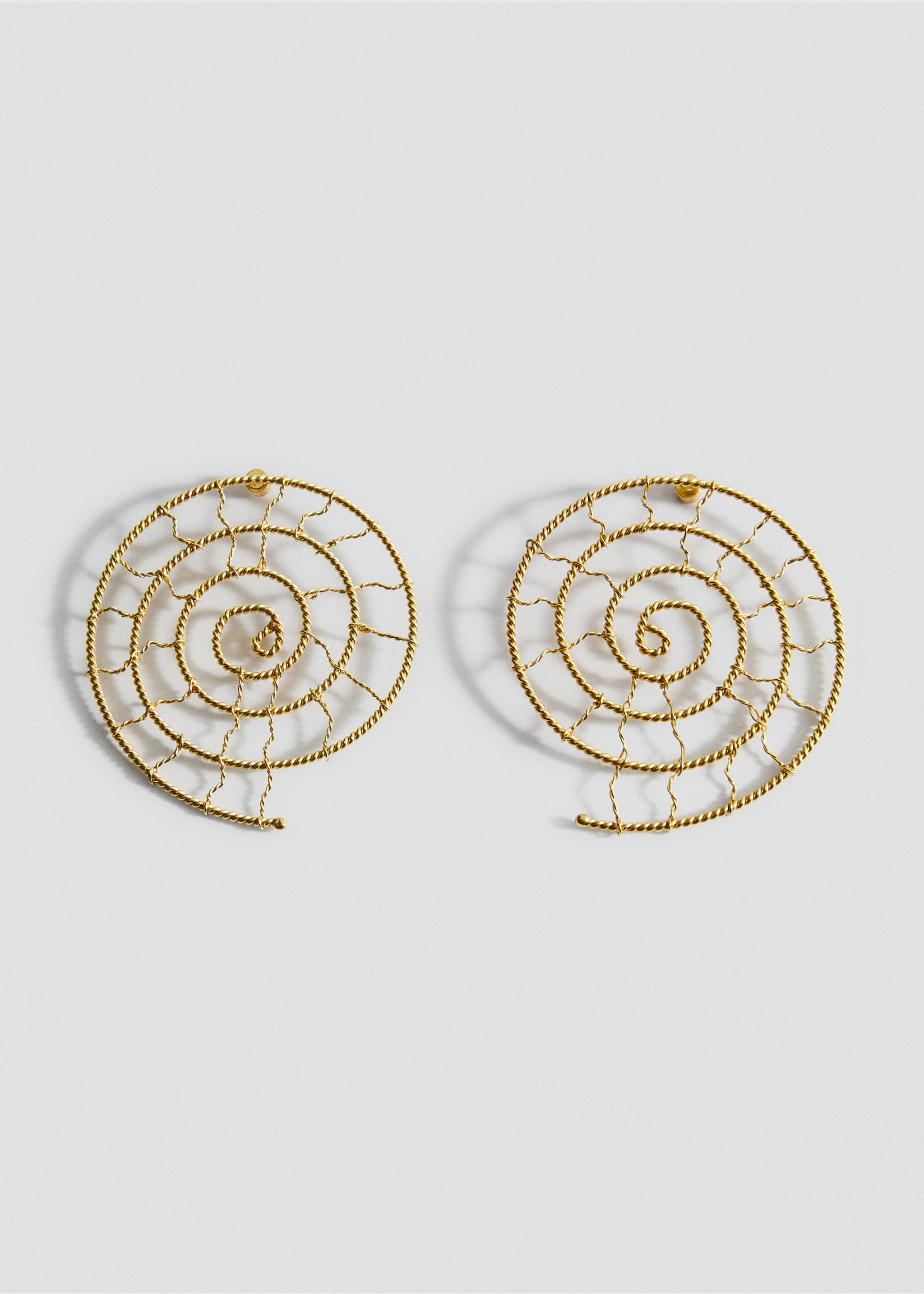 Shell design earrings - Article without model, Gold. Ref: 17011146-00.