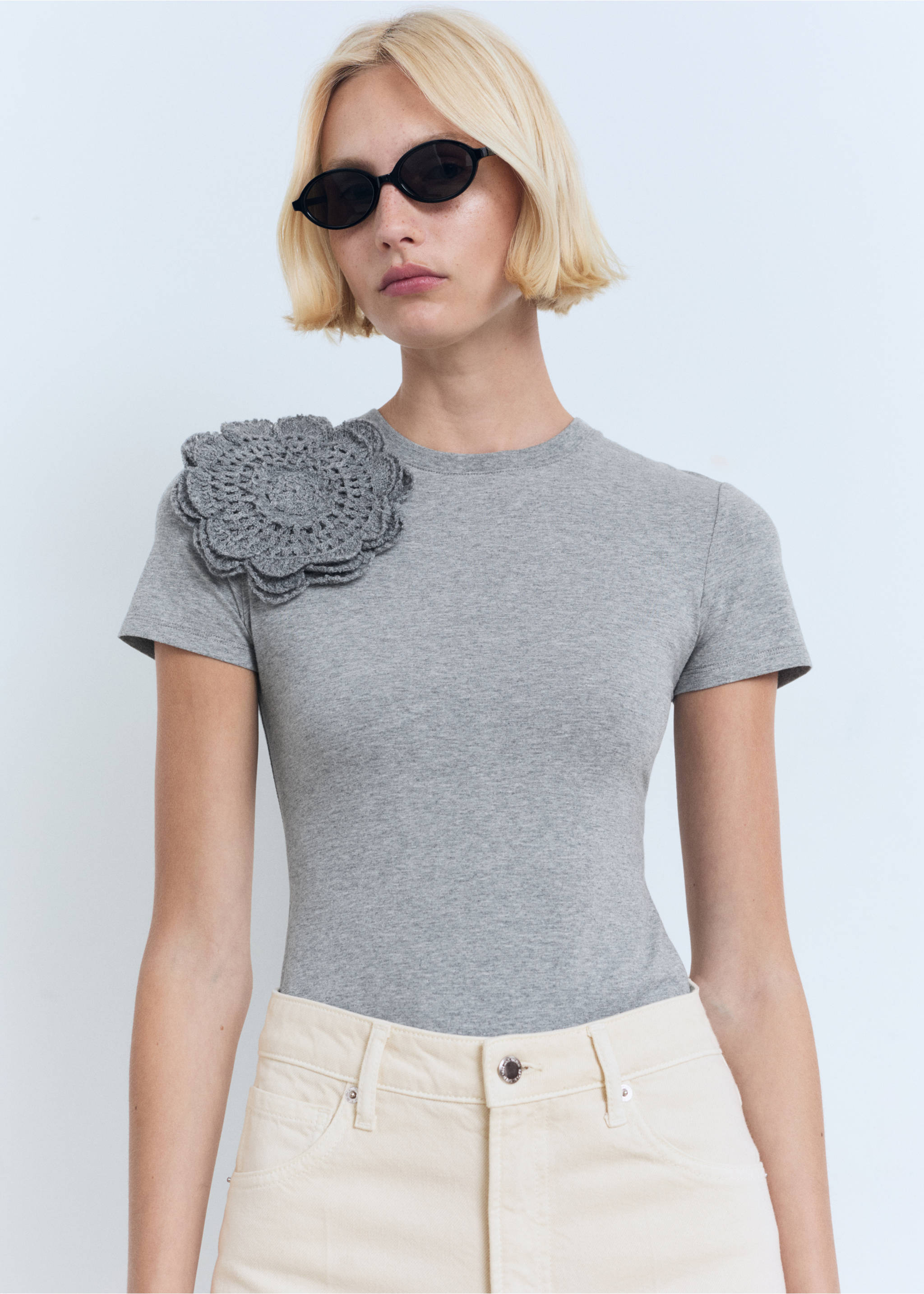 Crochet cotton t-shirt with flower - Medium plane, Medium Heather Grey. Ref: 17011152-00.