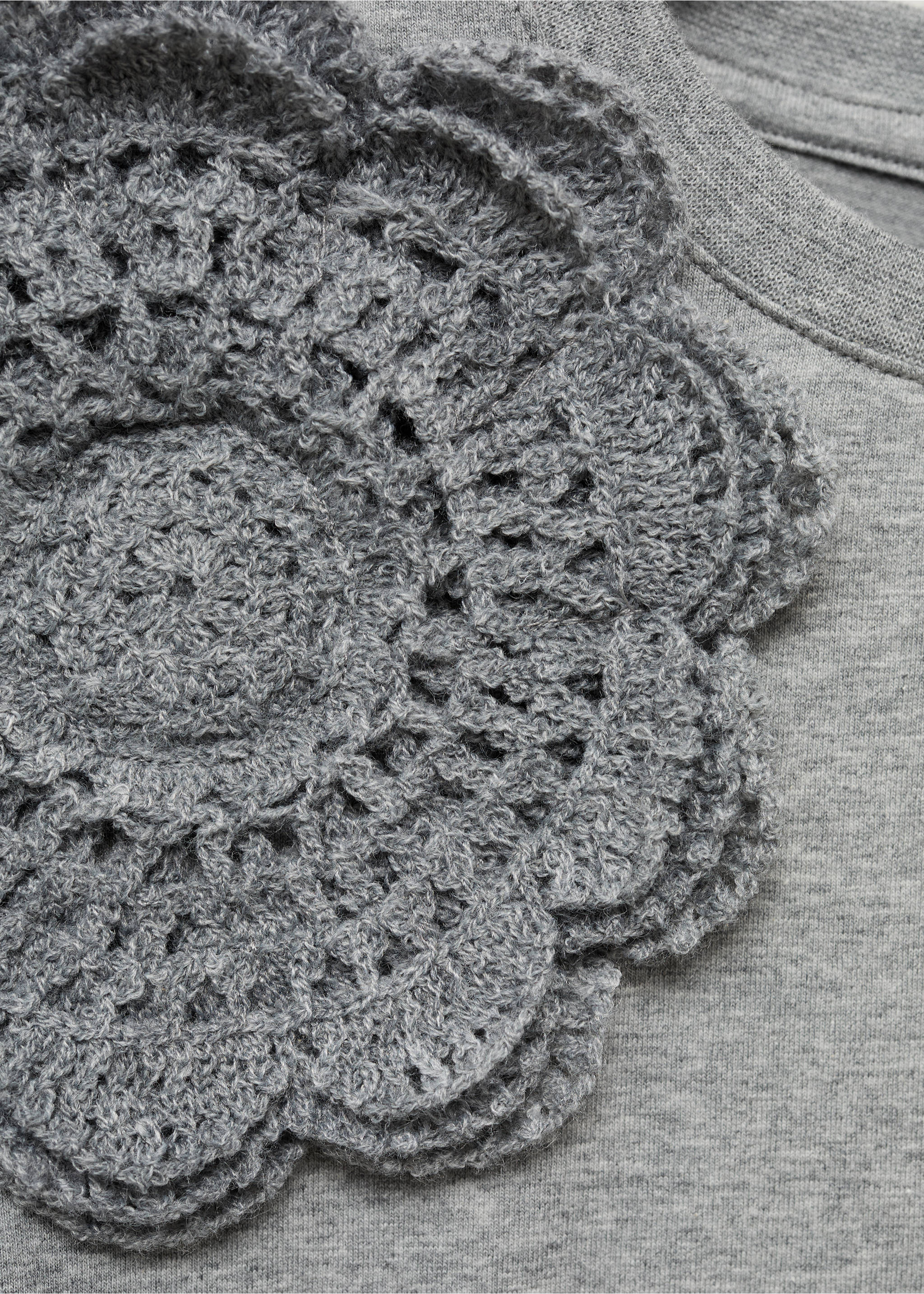 Crochet cotton t-shirt with flower - Details of the article 8, Medium Heather Grey. Ref: 17011152-00.