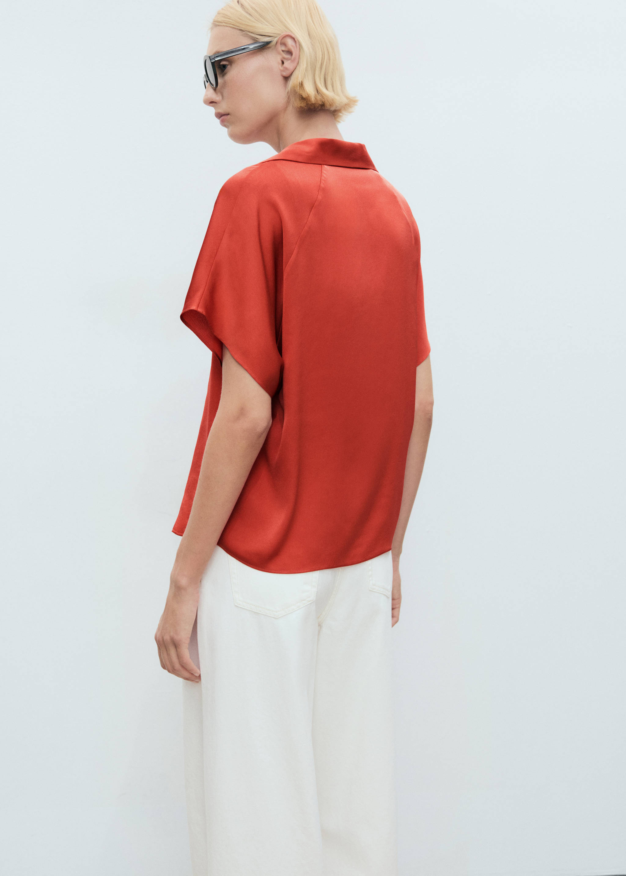 Short sleeve fluid shirt - Reverse of the article