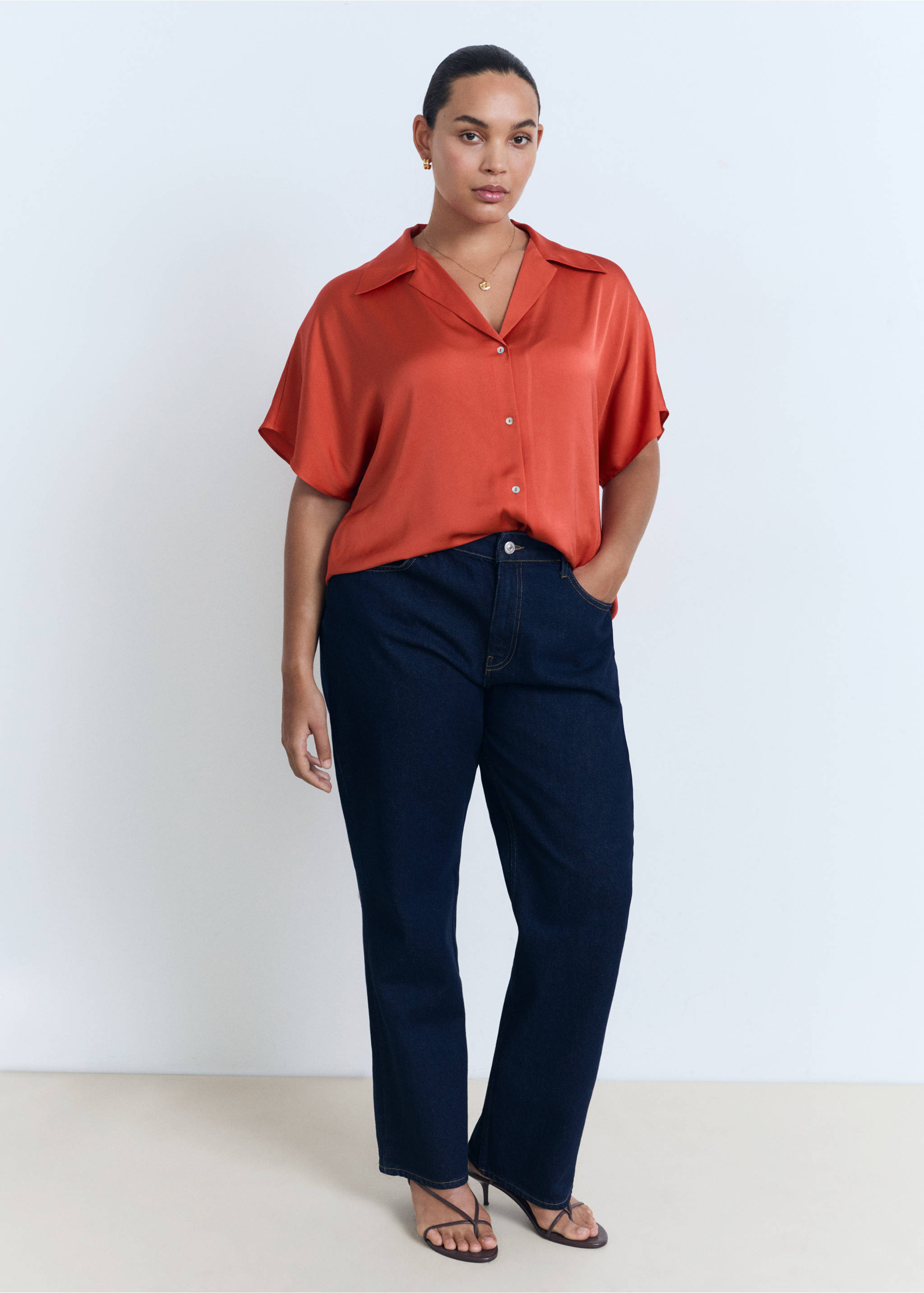Short sleeve fluid shirt - Details of the article 3, Red. Ref: 17011160-00.