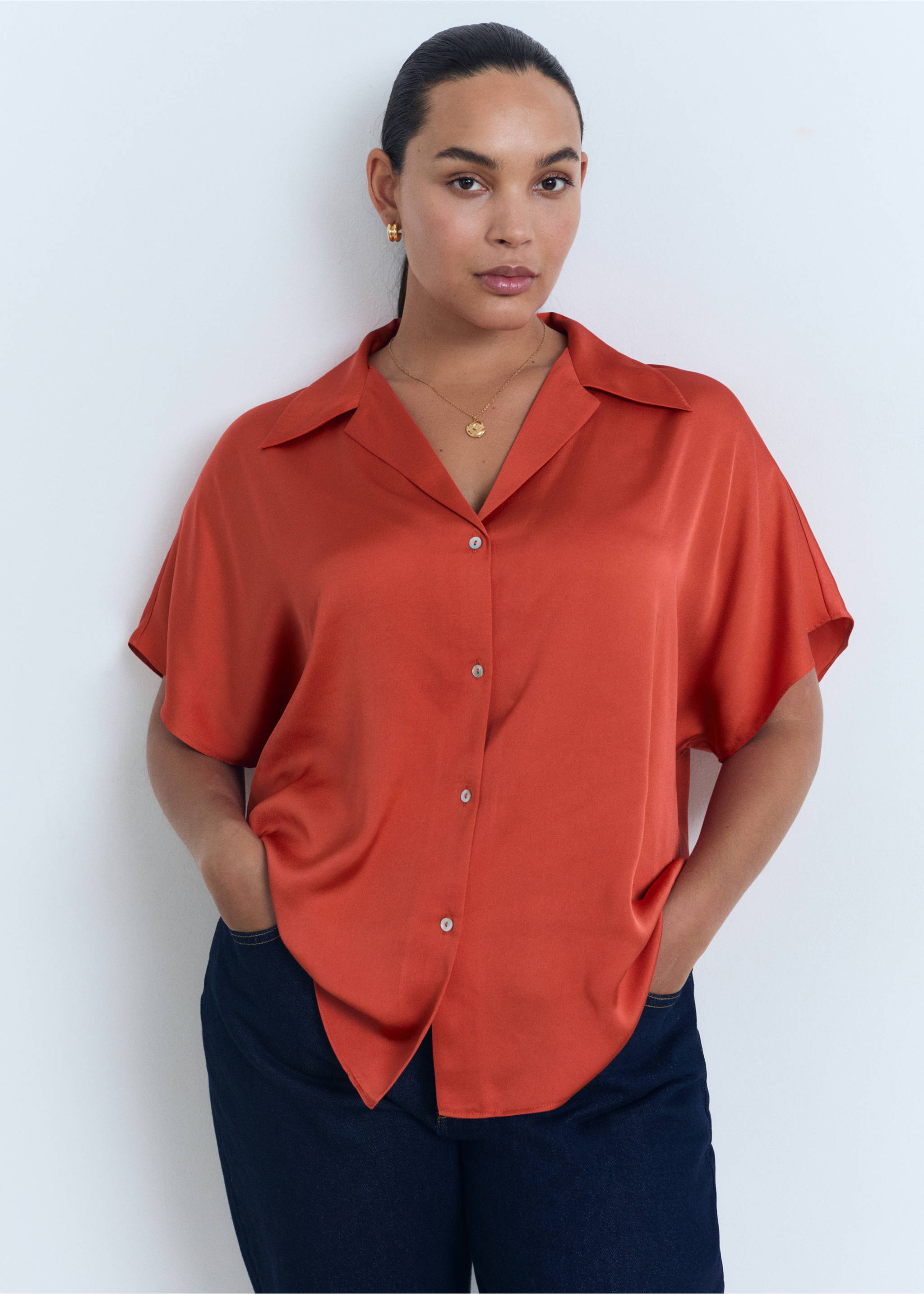 Short sleeve fluid shirt - Details of the article 5, Red. Ref: 17011160-00.
