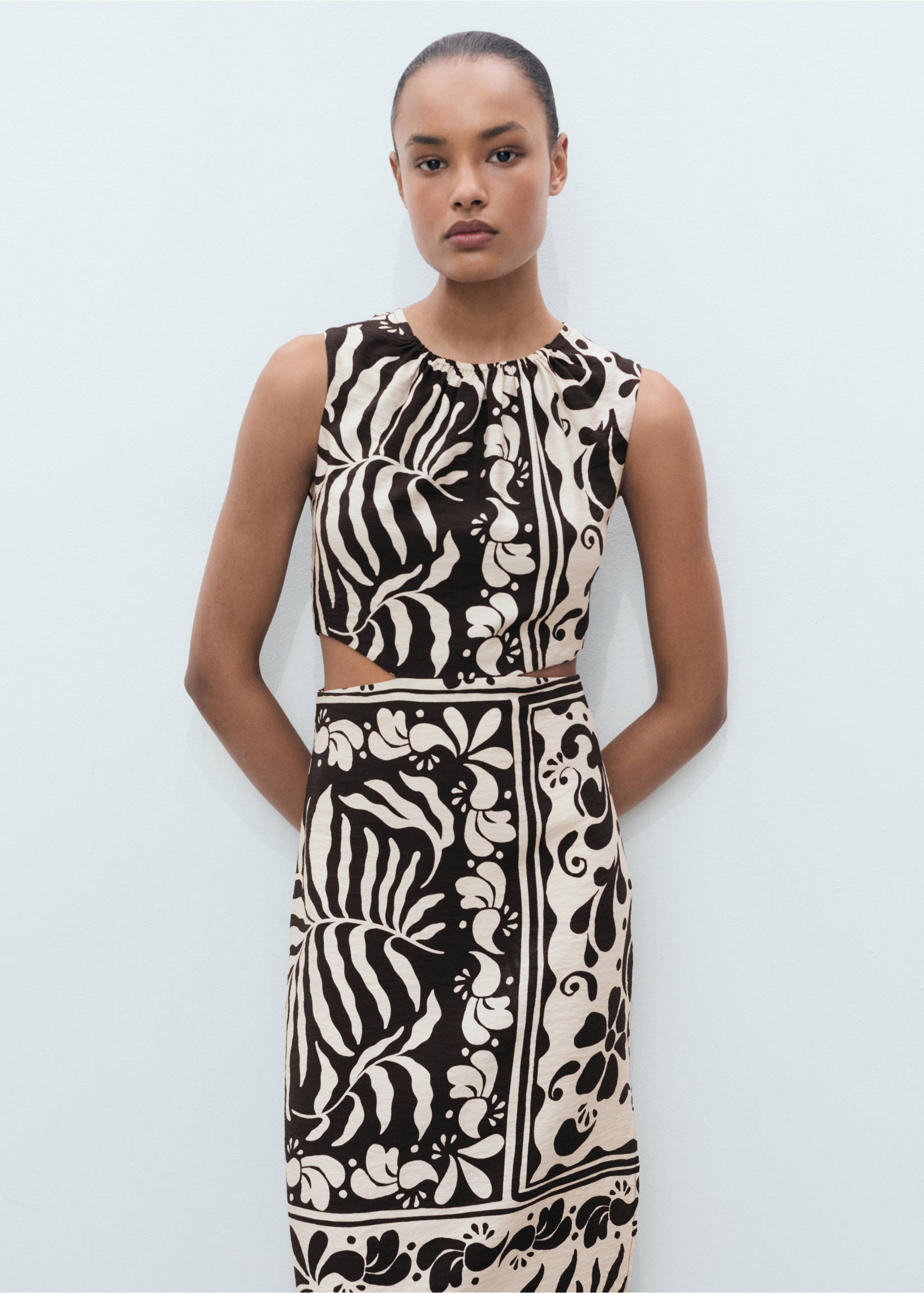 Midi-dress with cut-out - Medium plane, Black. Ref: 17011166-00.