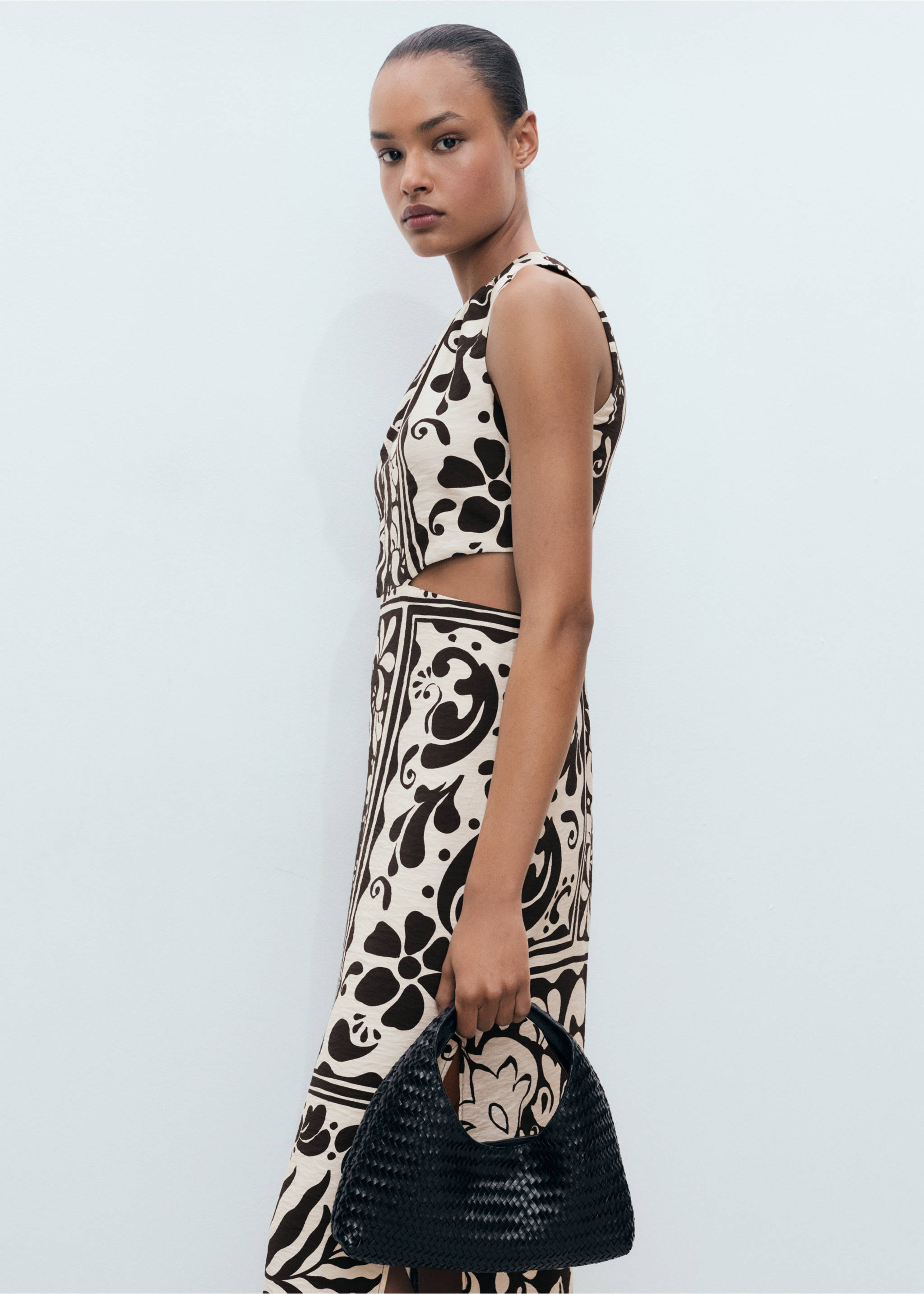Midi-dress with cut-out - Details of the article 2, Black. Ref: 17011166-00.