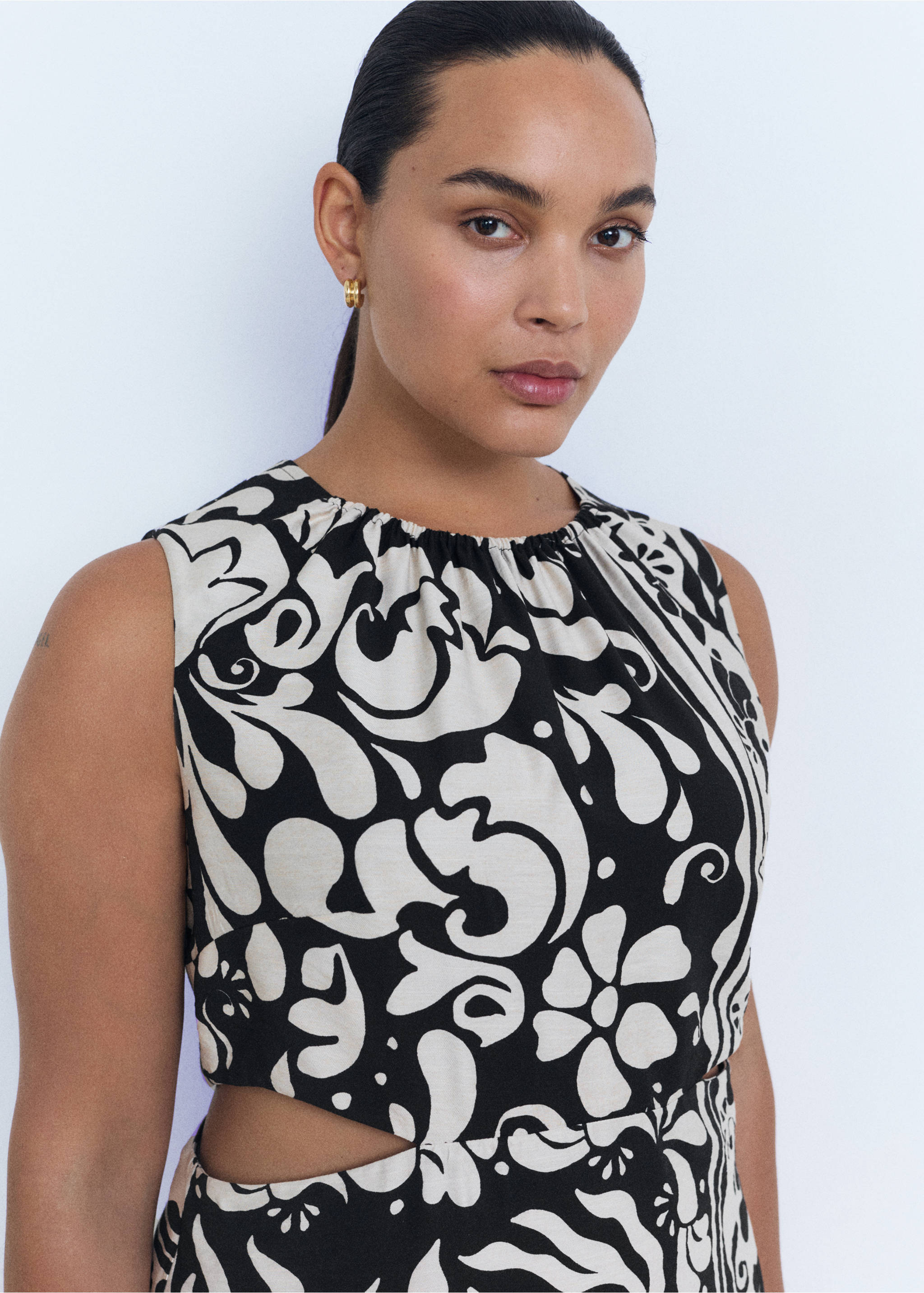 Midi-dress with cut-out - Details of the article 4, Black. Ref: 17011166-00.