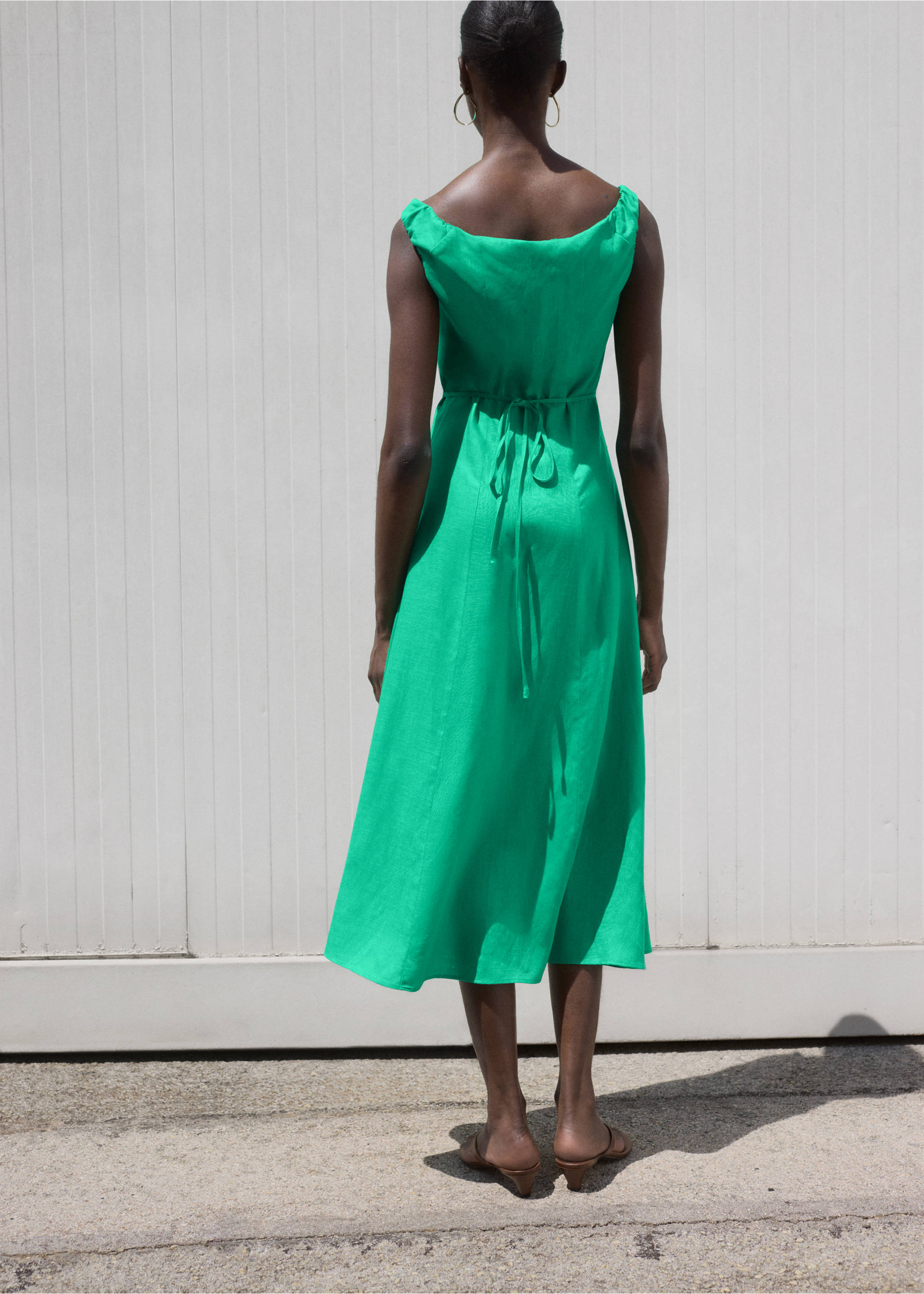 Linen-blend dress with buttons - Reverse of the article, Green. Ref: 17011167-00.