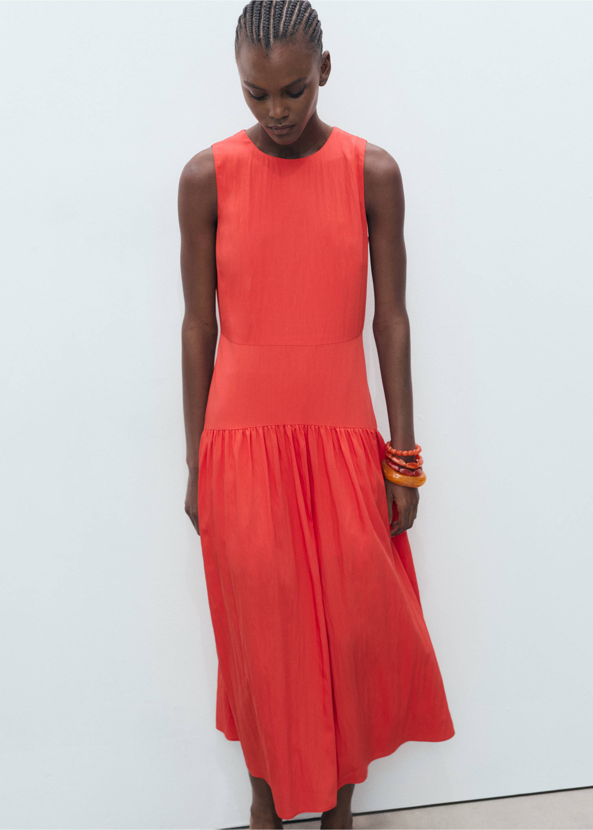 Long dress with gathered hem - Medium plane, Intense Red. Ref: 17011168-00.