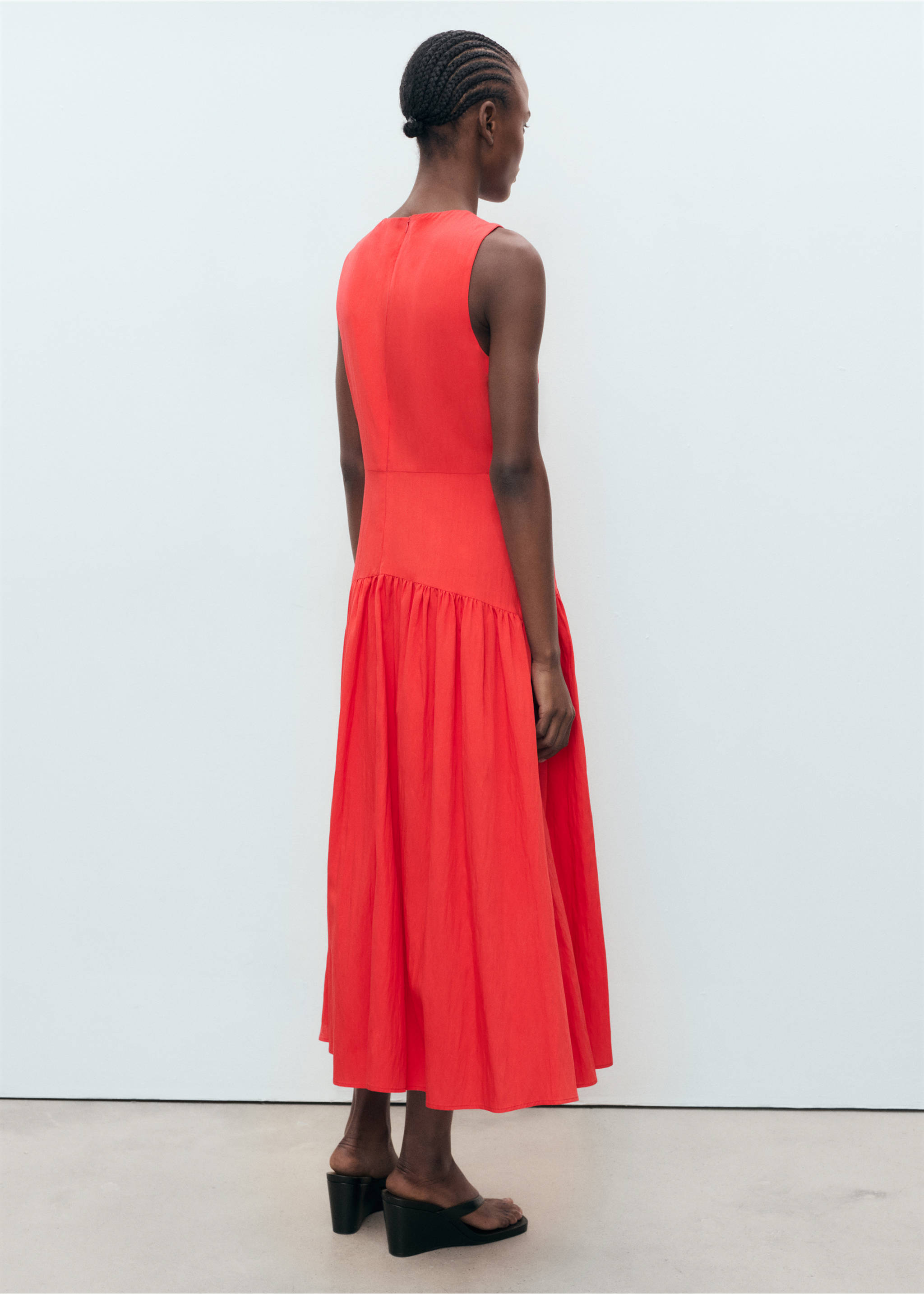 Long dress with gathered hem - Reverse of the article, Intense Red. Ref: 17011168-00.