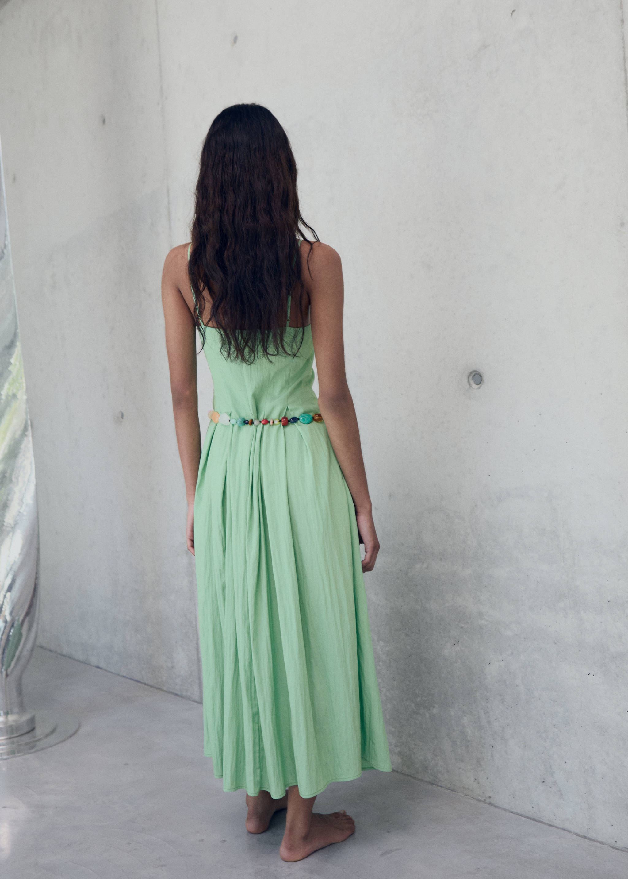 Vestido midi pinzas - Reverso del artículo