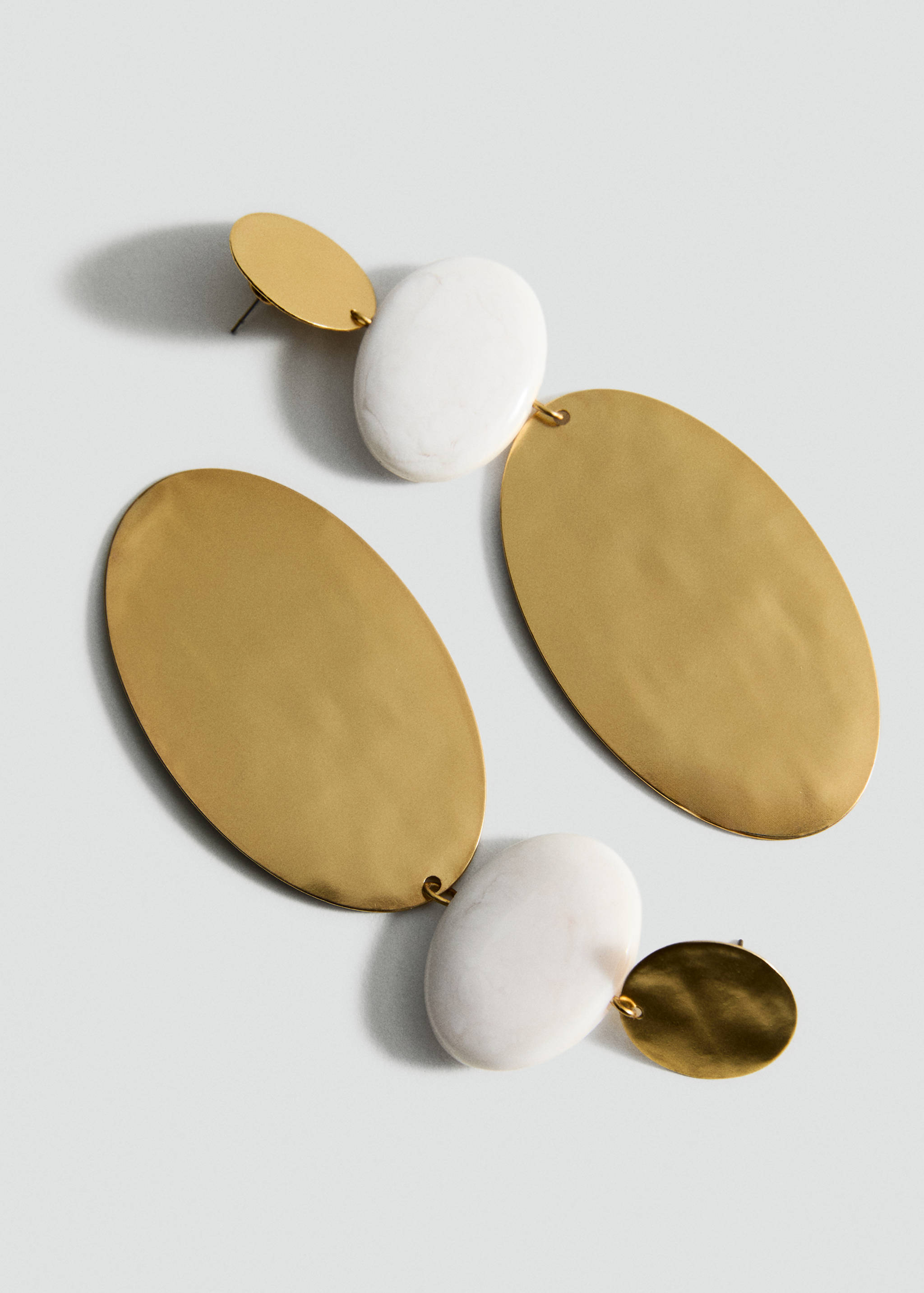 Boucles d'oreilles pendantes perles combinées - Plan moyen