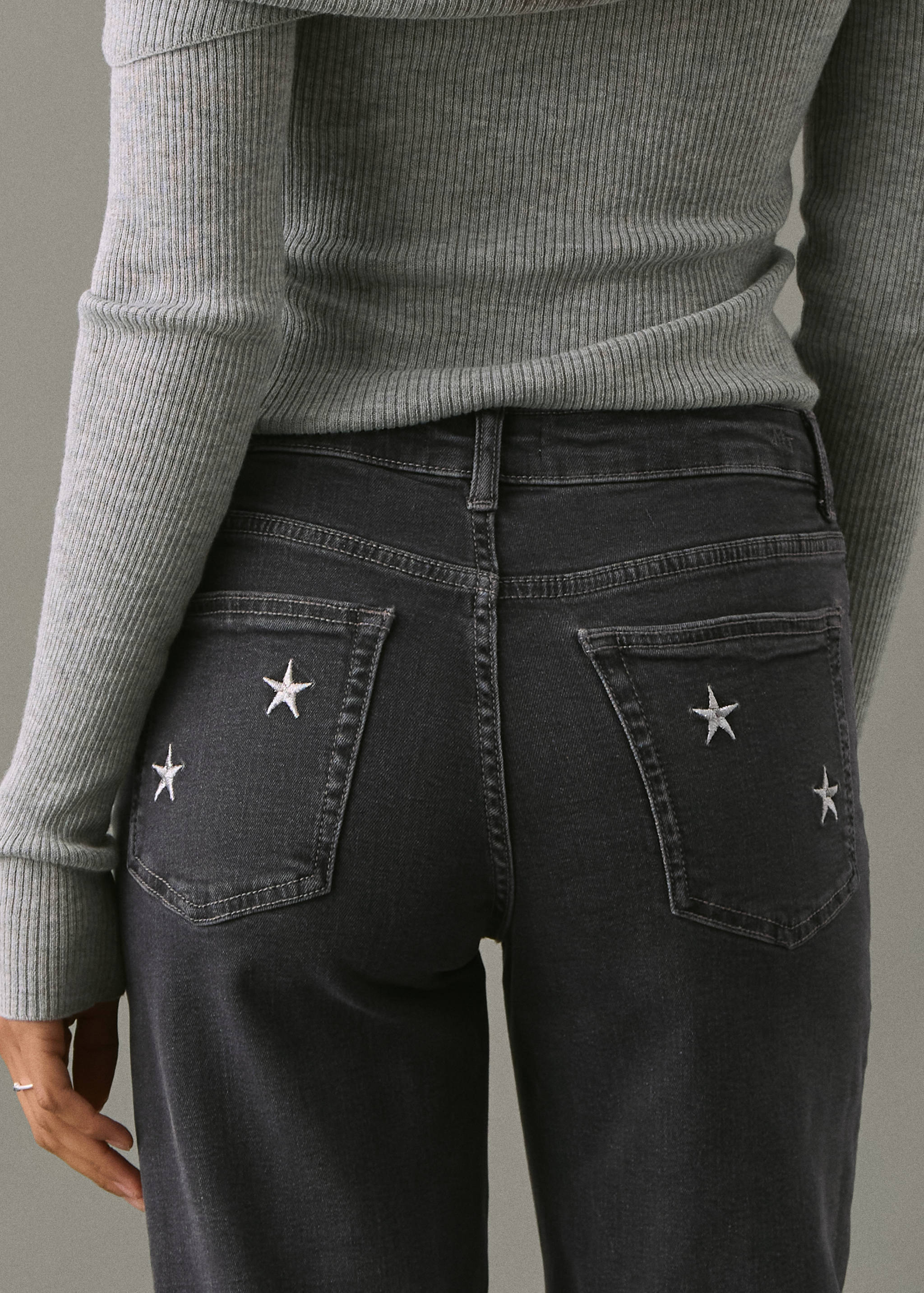 Culotte jeans with embroidered stars - Details of the article 1