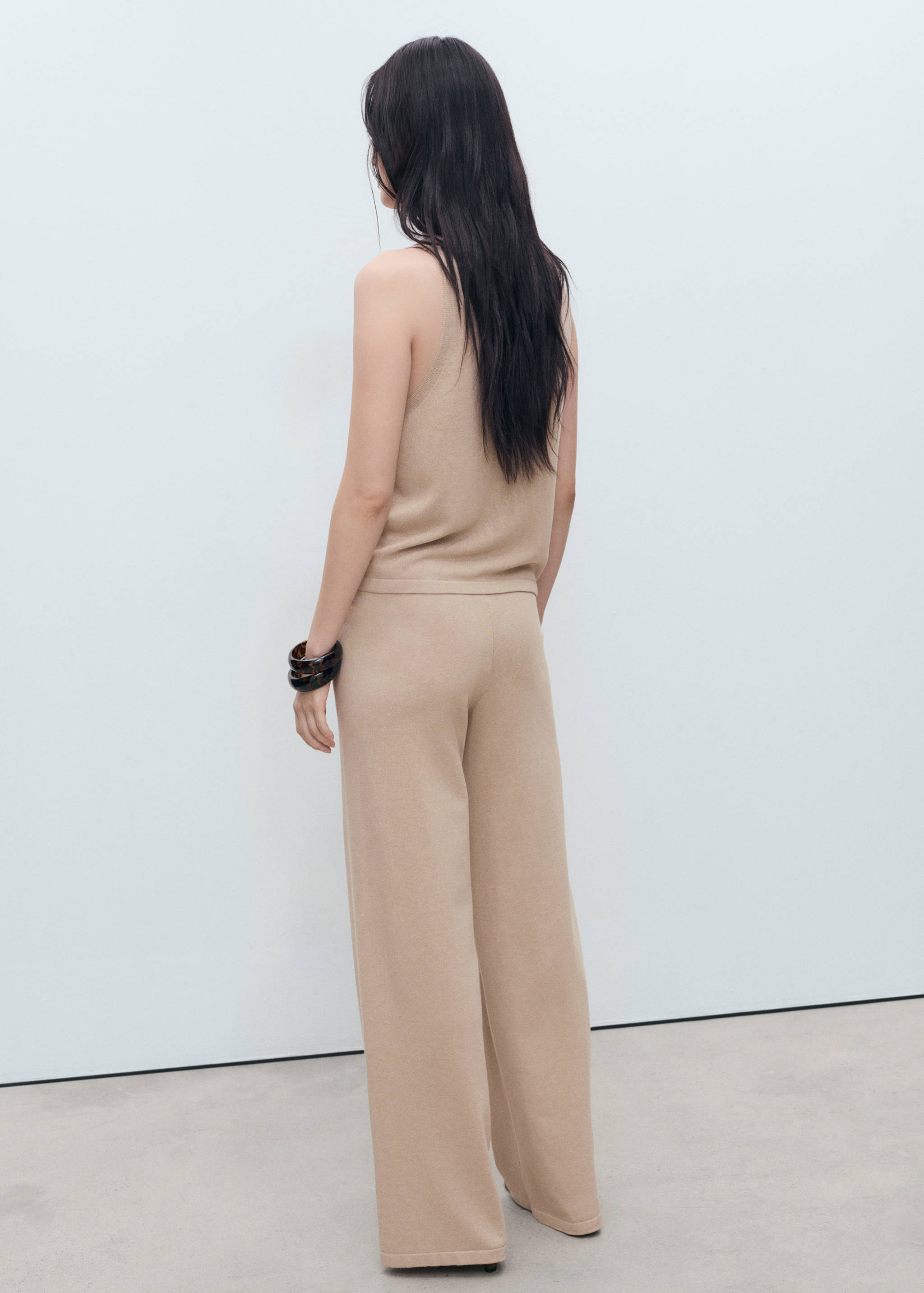 V-neck knit top - Reverse of the article