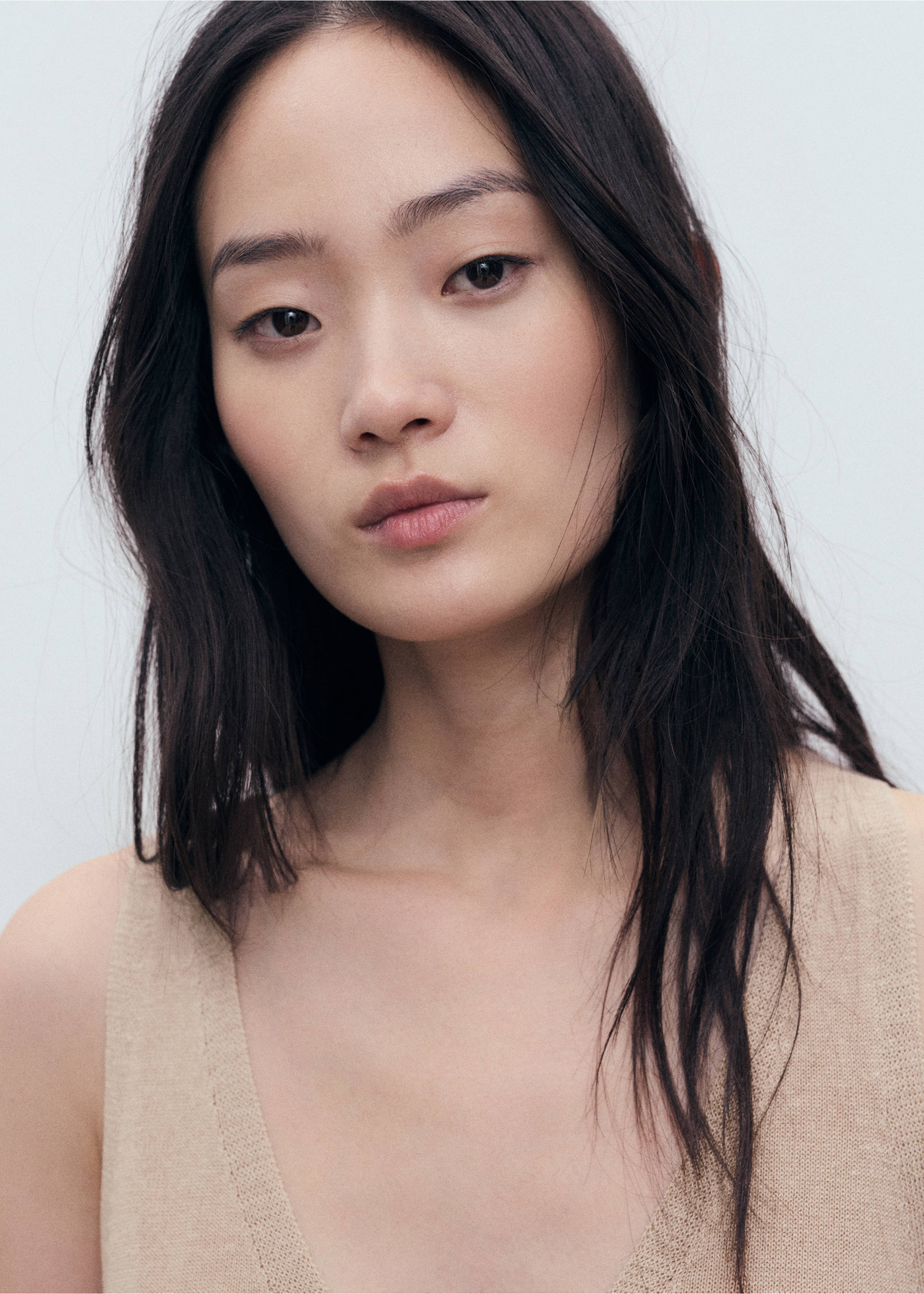 V-neck knit top - Details of the article 1, Light/Pastel Grey. Ref: 17011220-00.